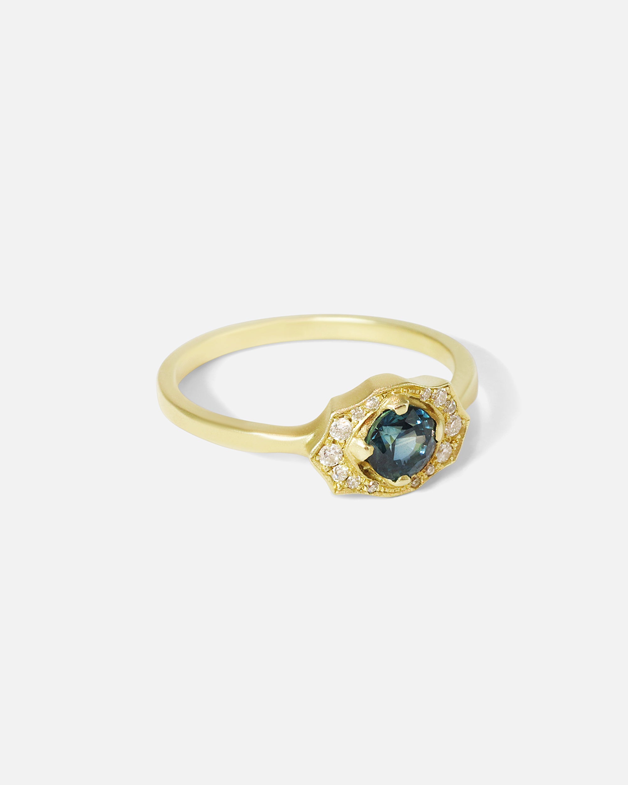 Side view of Ruitz II / Blue Sapphire Ring