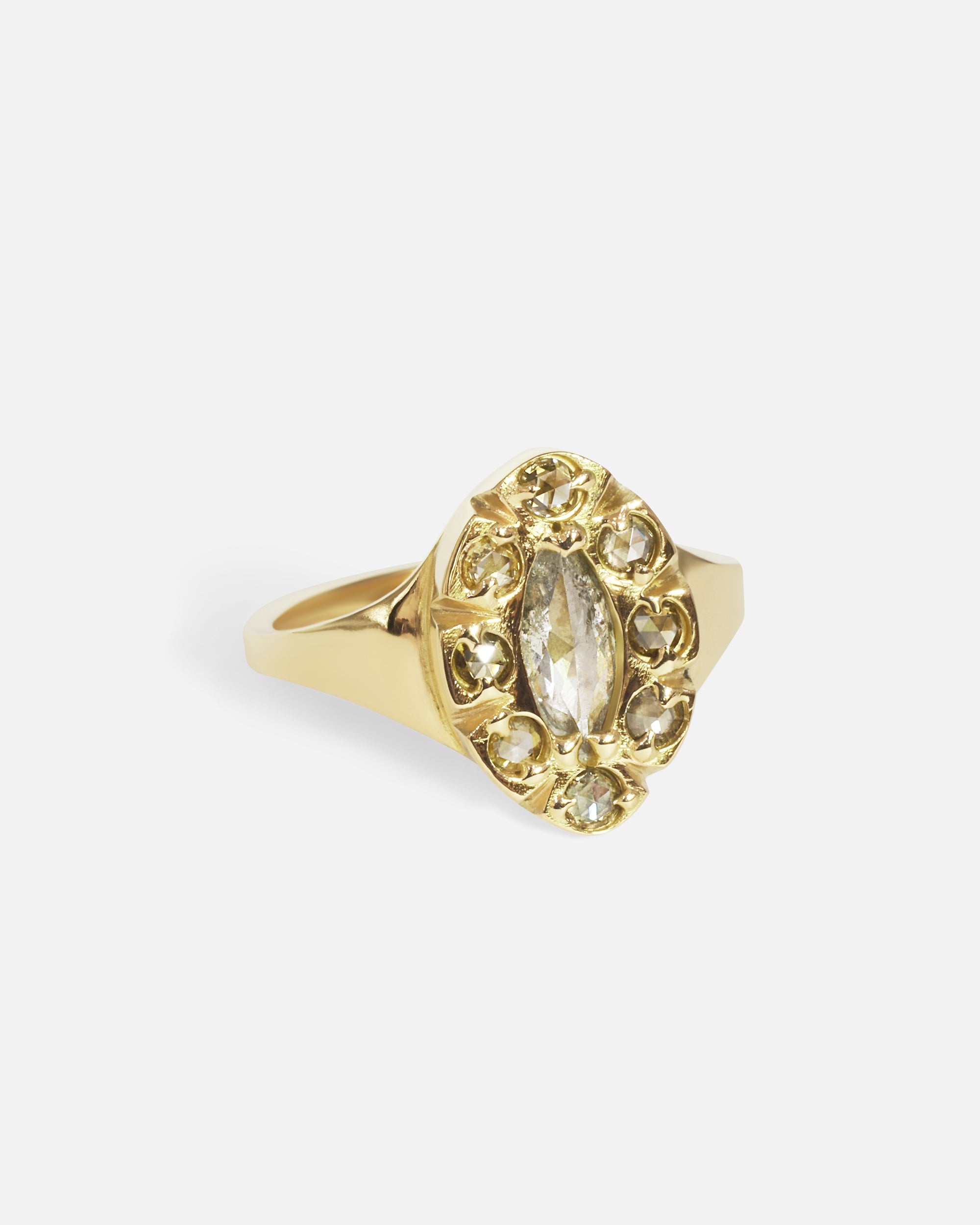 Alternative side view of Dew 41 / Colored Diamonds in 18k yellow gold by Hiroyo