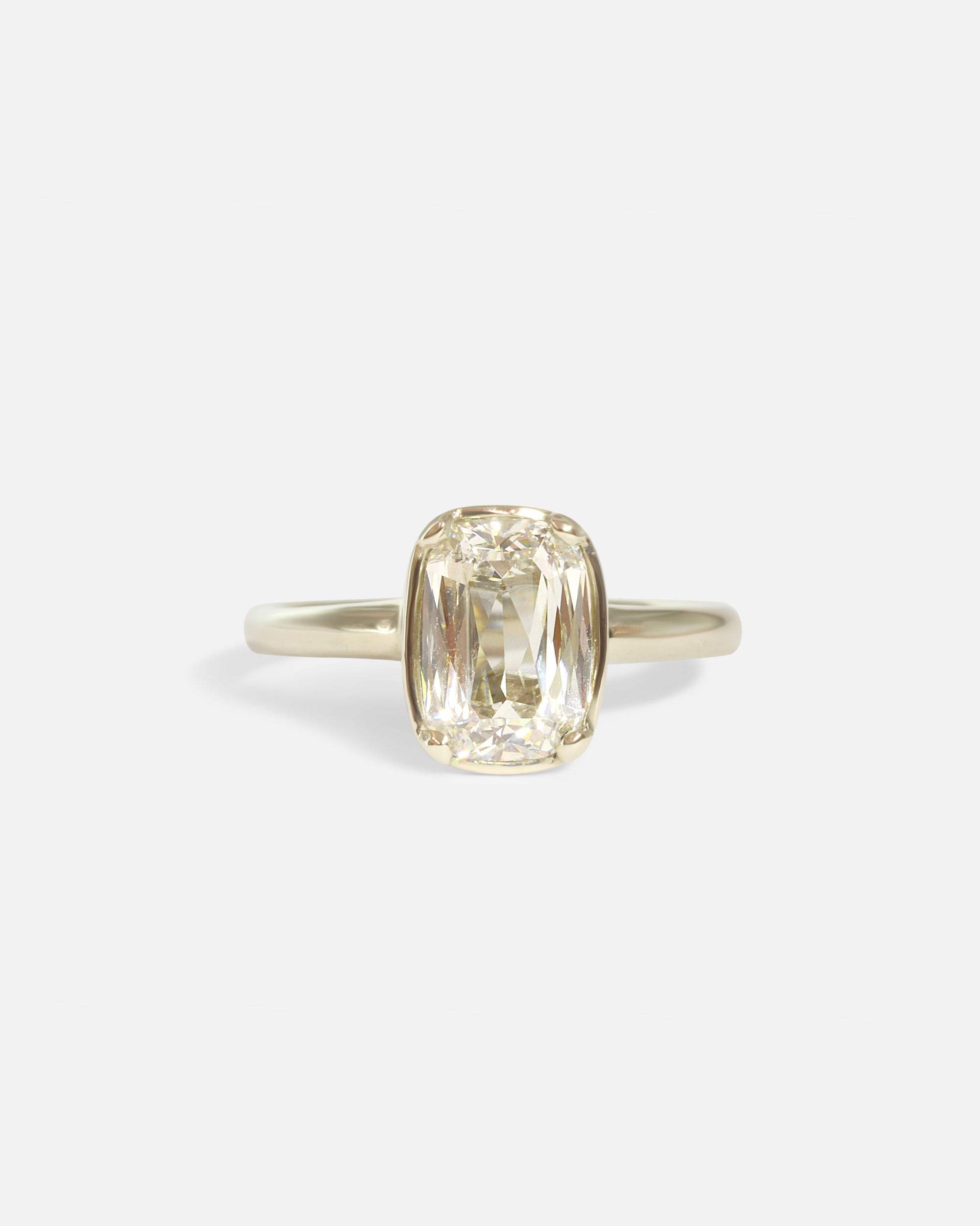 Front view of Dew 39 / Cushion Diamond Ring by Hiroyo