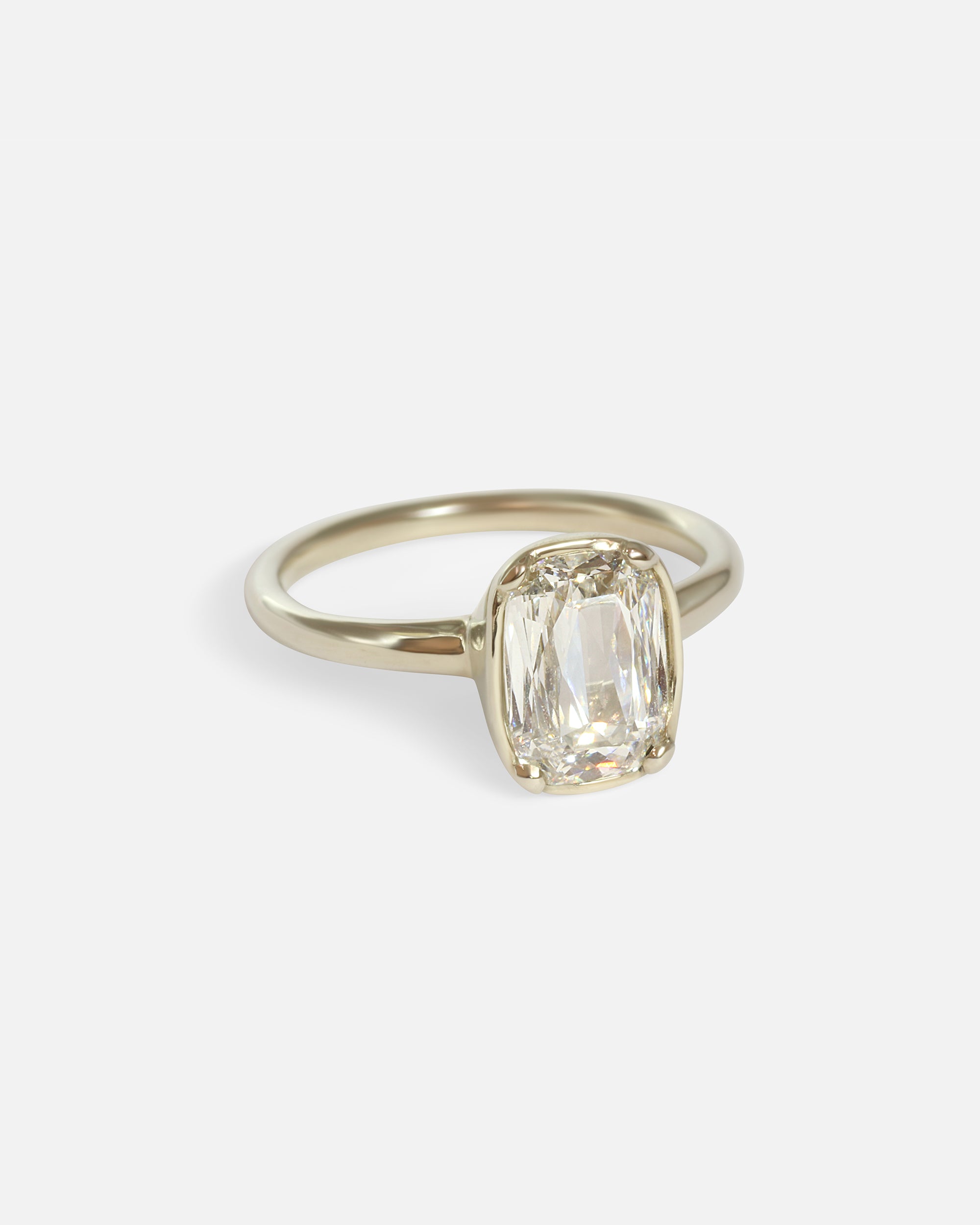 Side view of Dew 39 / Cushion Diamond Ring by Hiroyo