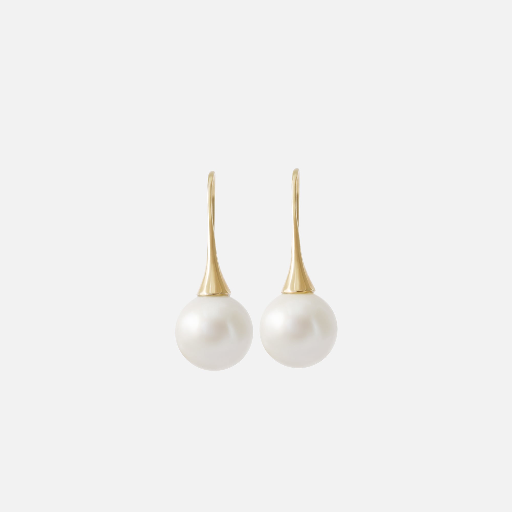 WeiWave / Solo Round Pearl Earrings By Ruowei