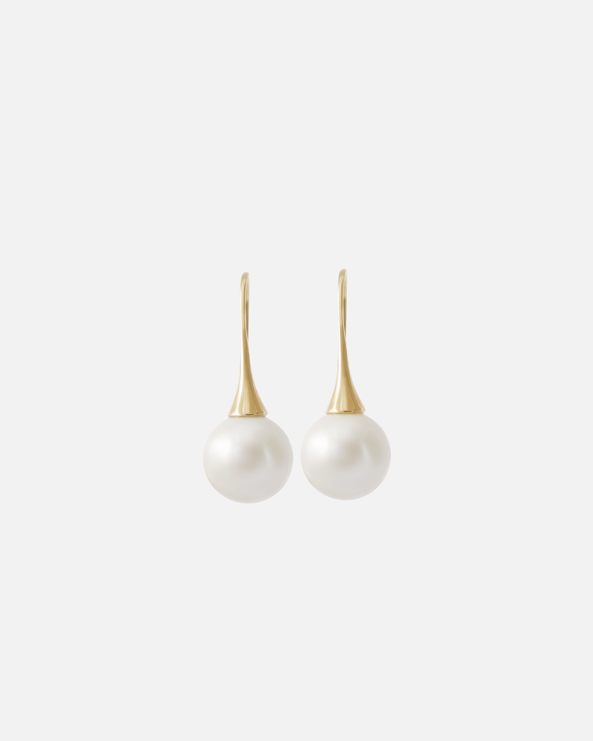 WeiWave / Solo Round Pearl Earrings By Ruowei