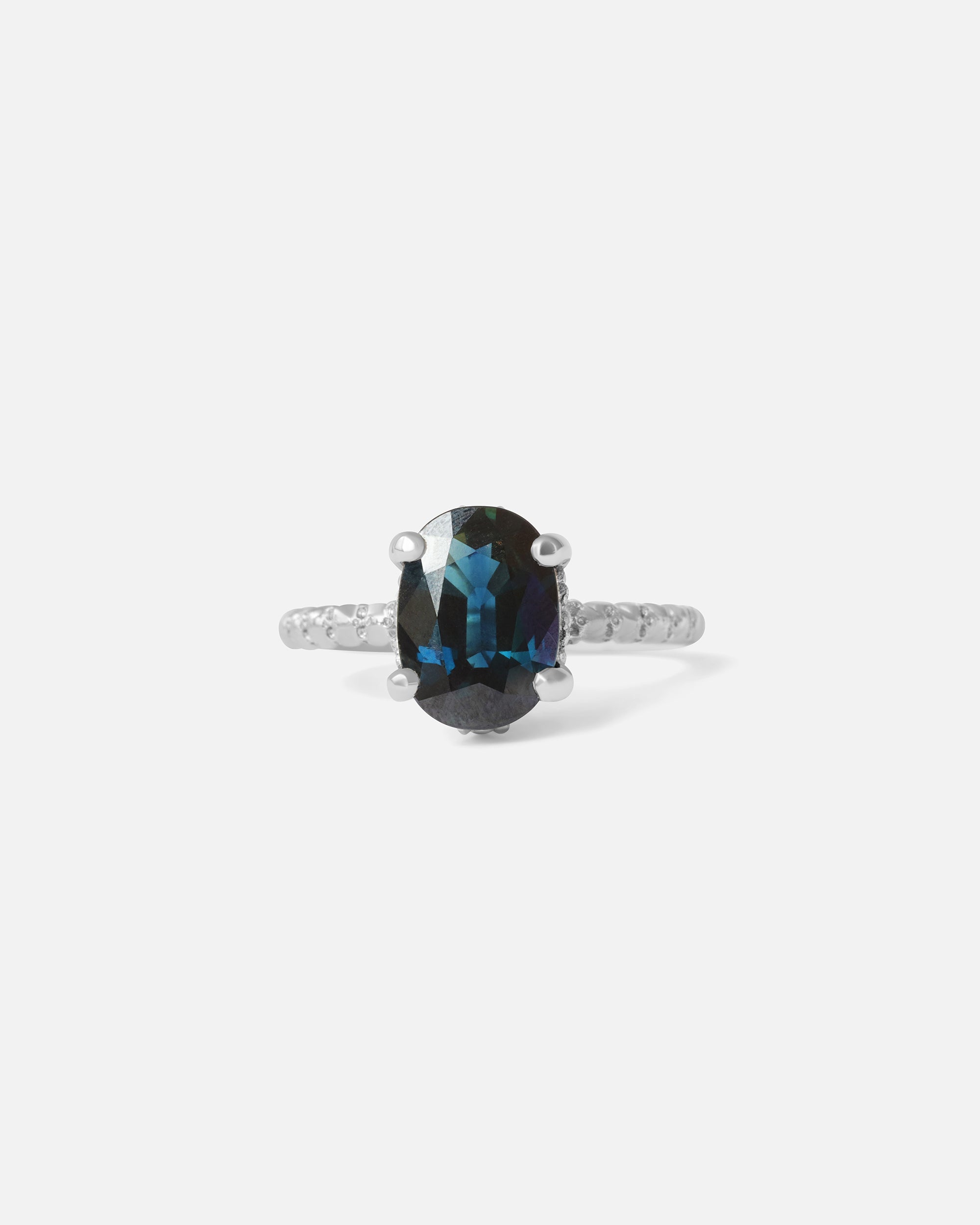 Front view of Oval Sapphire / Ring
