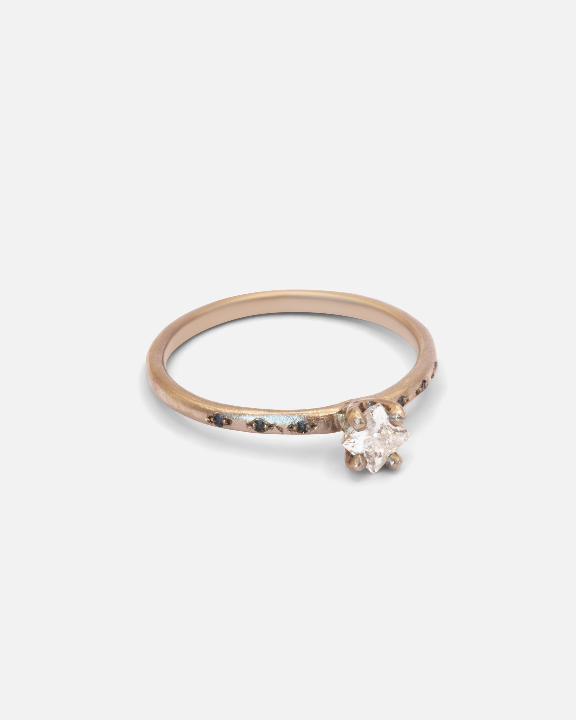 Side view of Echo / Princess Cut Salt & Pepper Ring