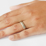 Model wears Dome Band / 6mm in 14k Grey Gold on ring finger