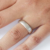 Model wears Dome Band / 6mm in 14k Grey Gold on ring finger