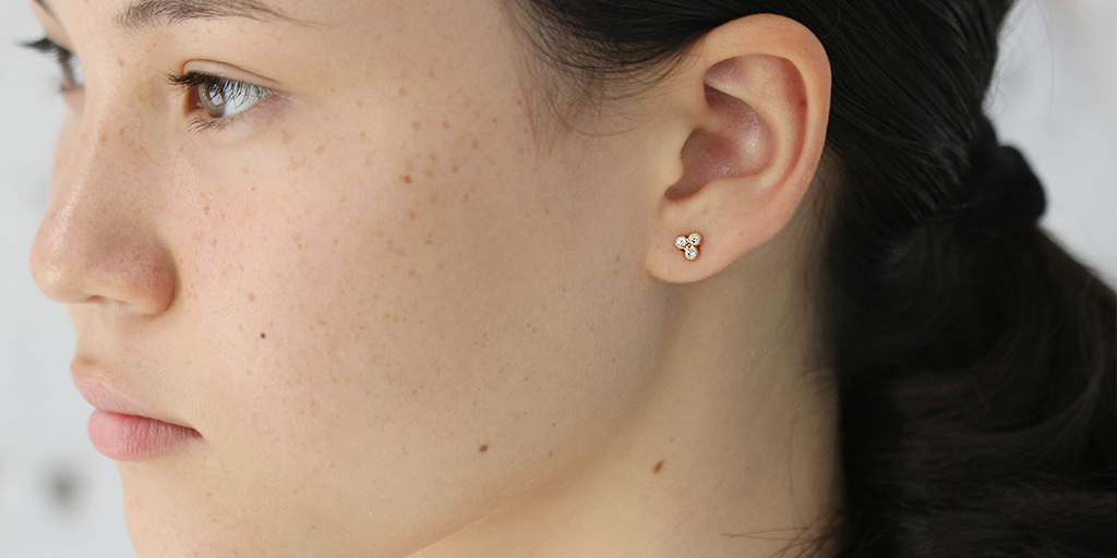 Melee 24A / White Diamond Earrings By Hiroyo