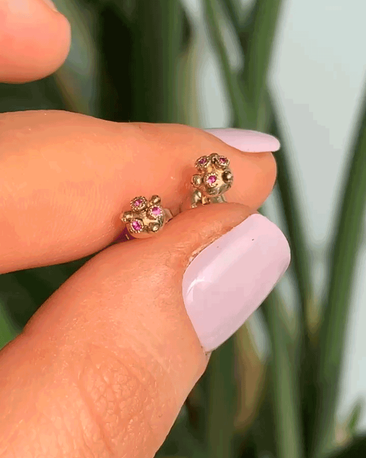 Melee 34A / Ruby Studs By Hiroyo