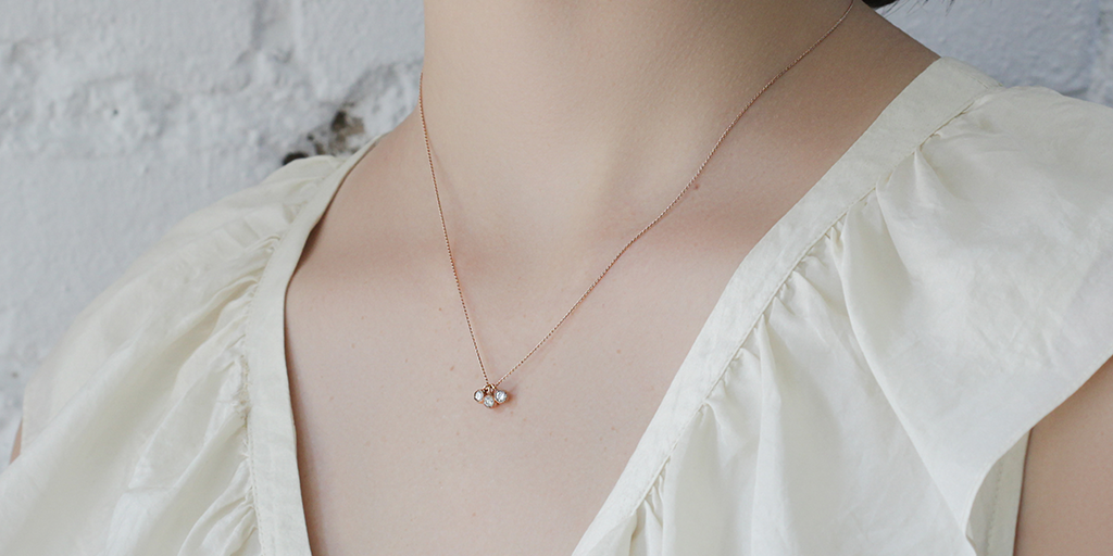 Melee Ball / Triple White Diamonds Pendant By Hiroyo