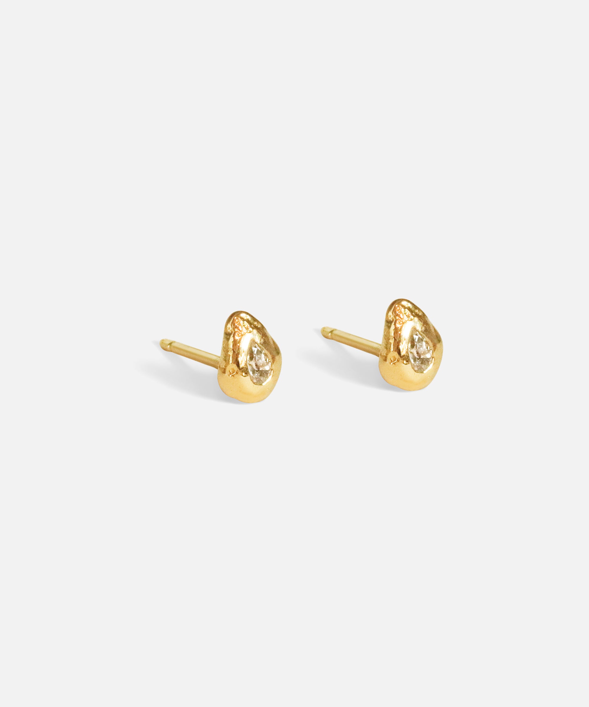 Side view of Pyrus Round Seed Studs by Ides