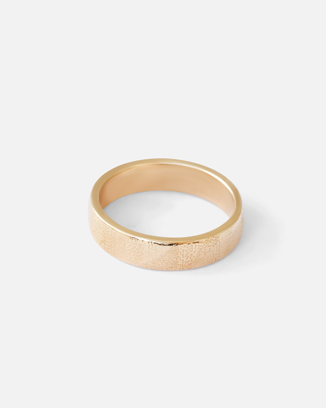 Side View of All That Glitters Band / 5mm By Young Sun Song in 14k yellow gold