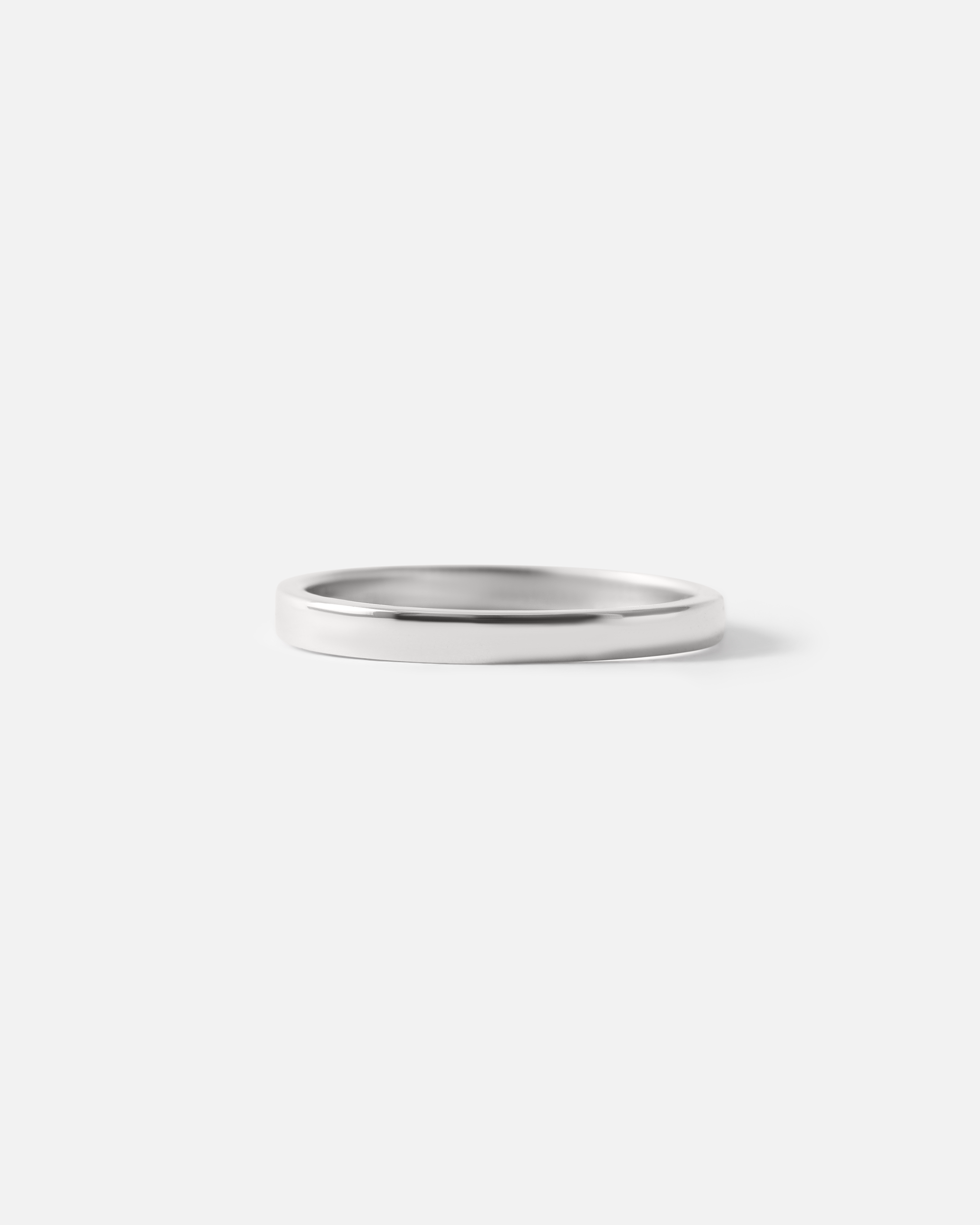 Front view of Flat Band / 2mm in Platinum