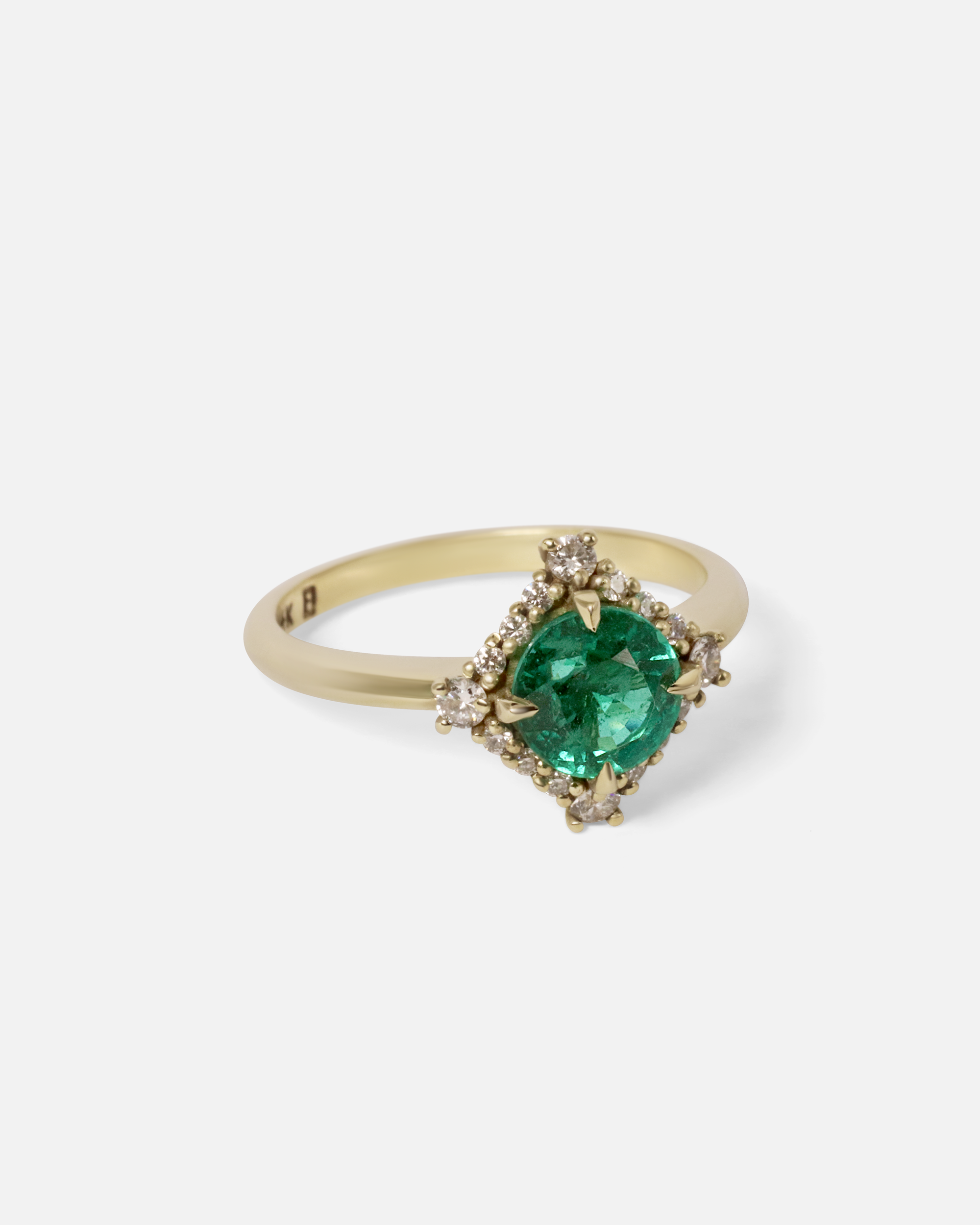 Side view of Marakata Ring