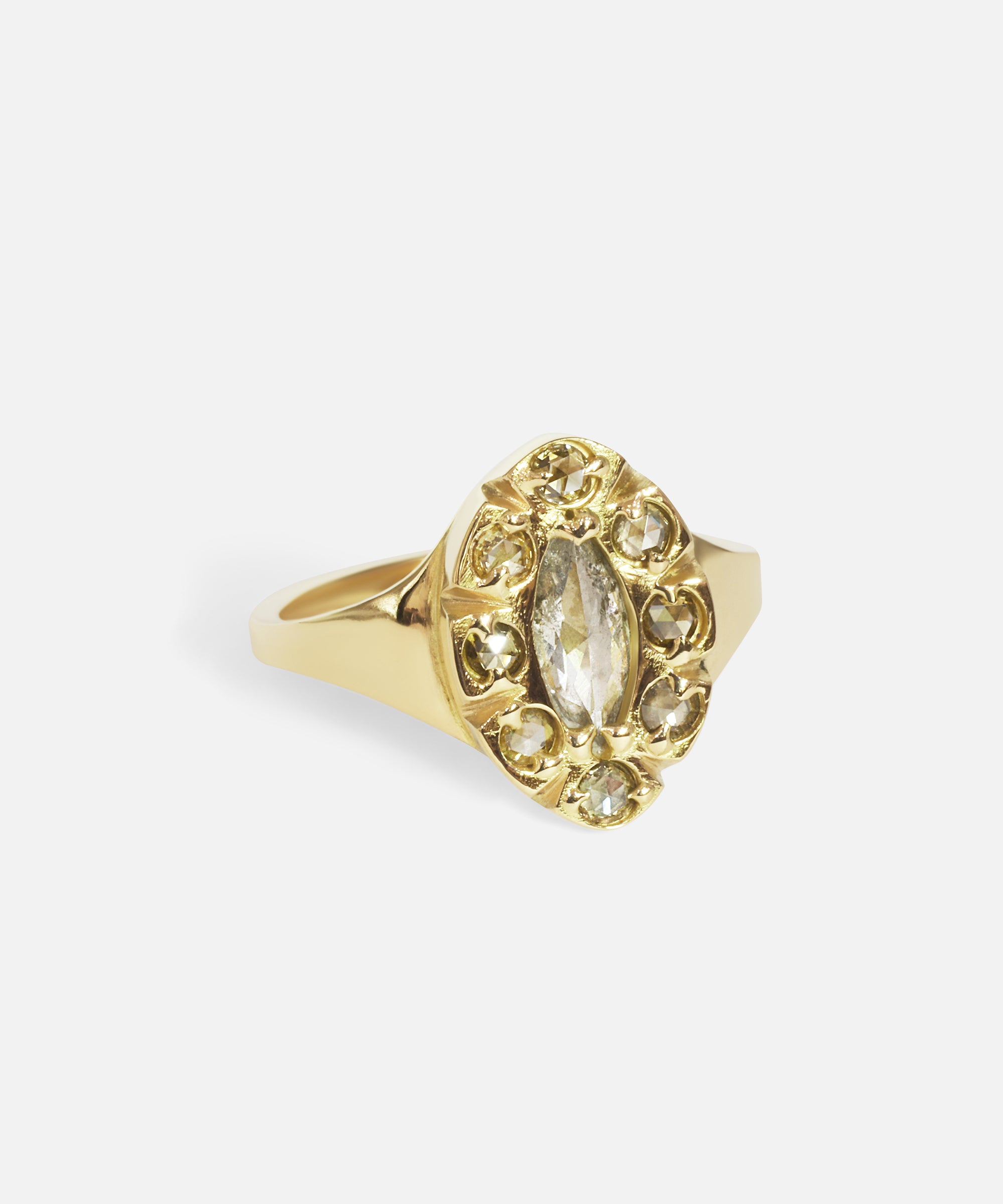 Alternative side view of Dew 41 / Colored Diamonds in 18k yellow gold by Hiroyo