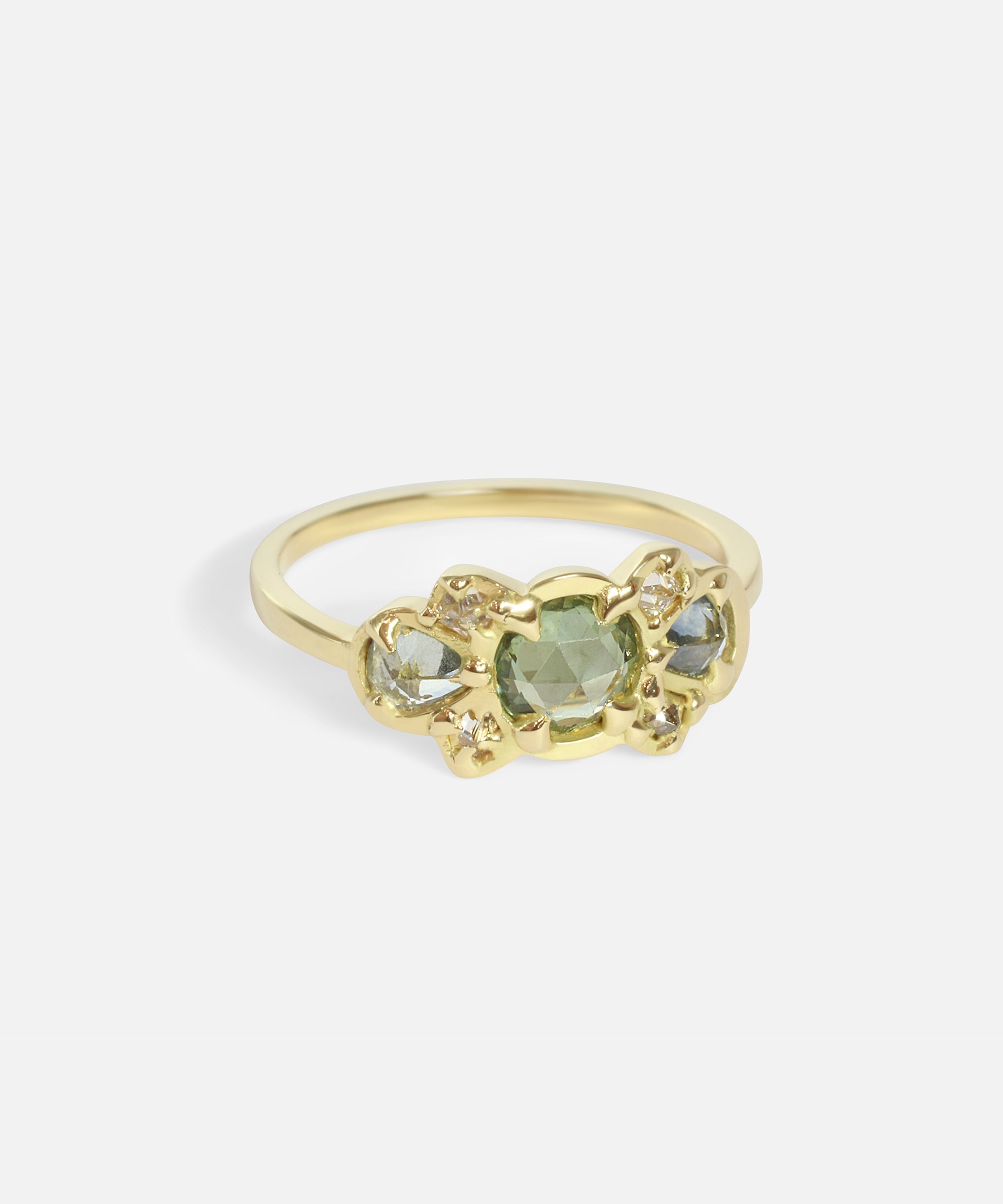 Side view of Dew 45 / Sapphire & Diamond Ring by Hiroyo