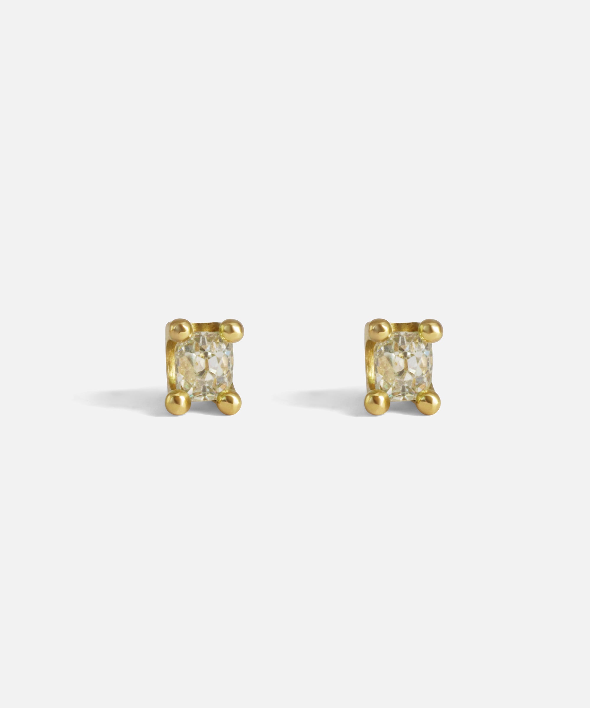 Dew 34 / Studs By Hiroyo