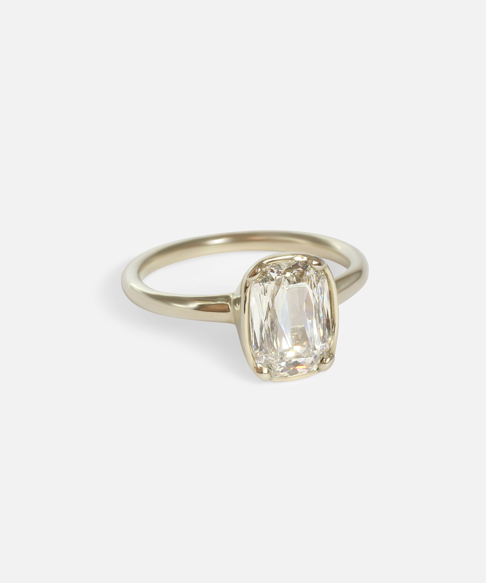Side view of Dew 39 / Cushion Diamond Ring by Hiroyo
