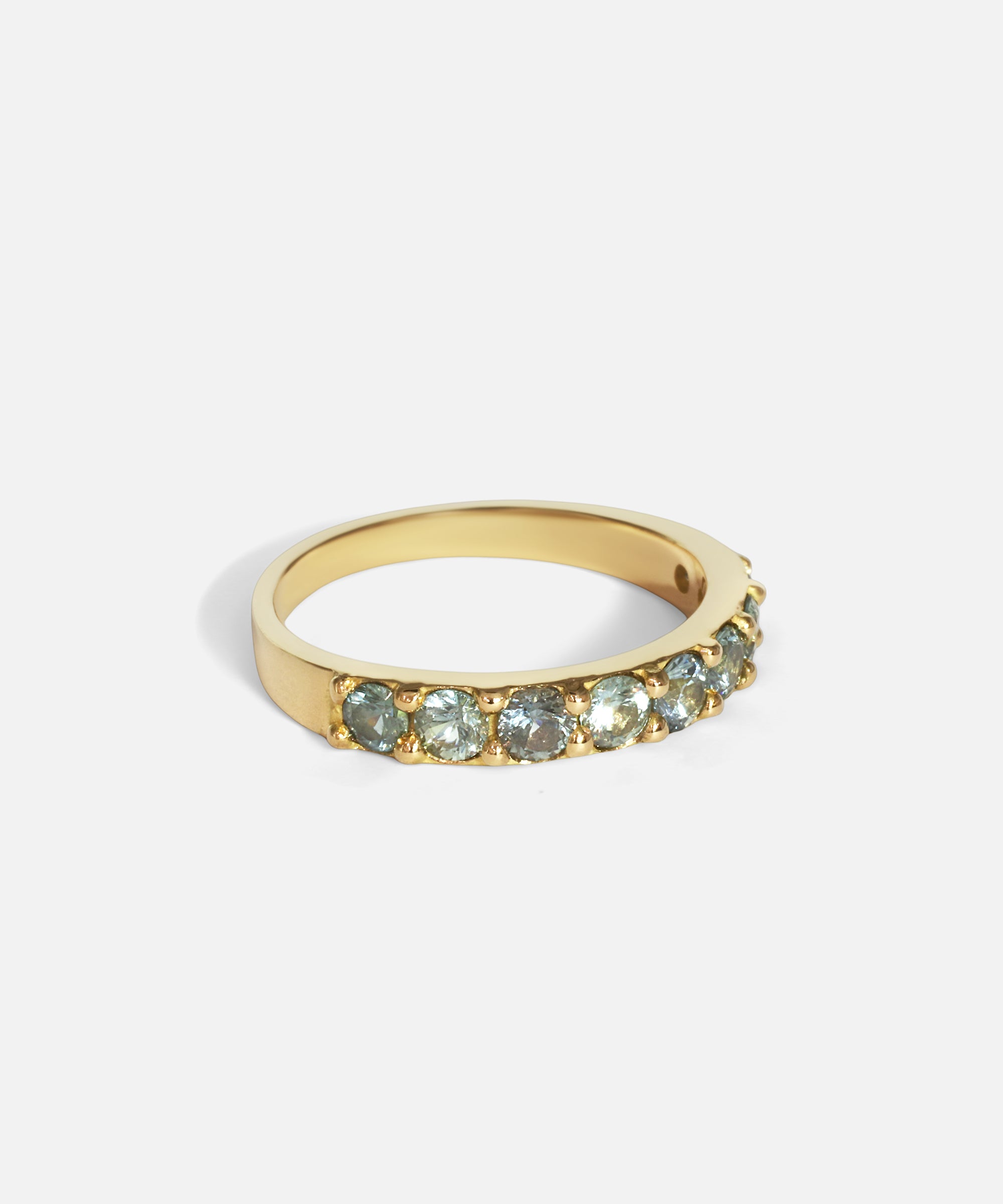 Side view of Dew 3mm / Blue Green Sapphire in 18k yellow gold by Hiroyo