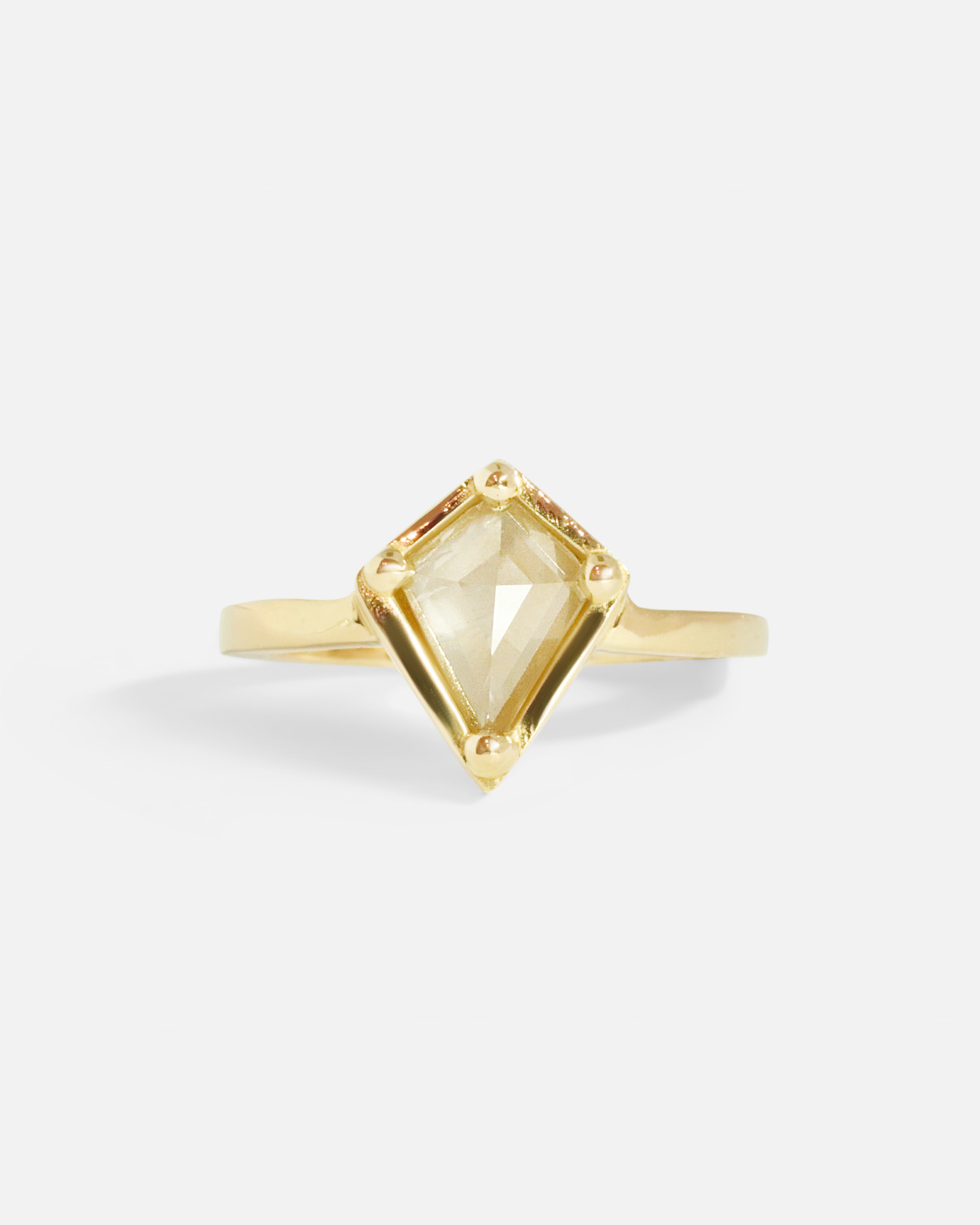 Front view of Dew 49 / Kite Ring by Hiroyo