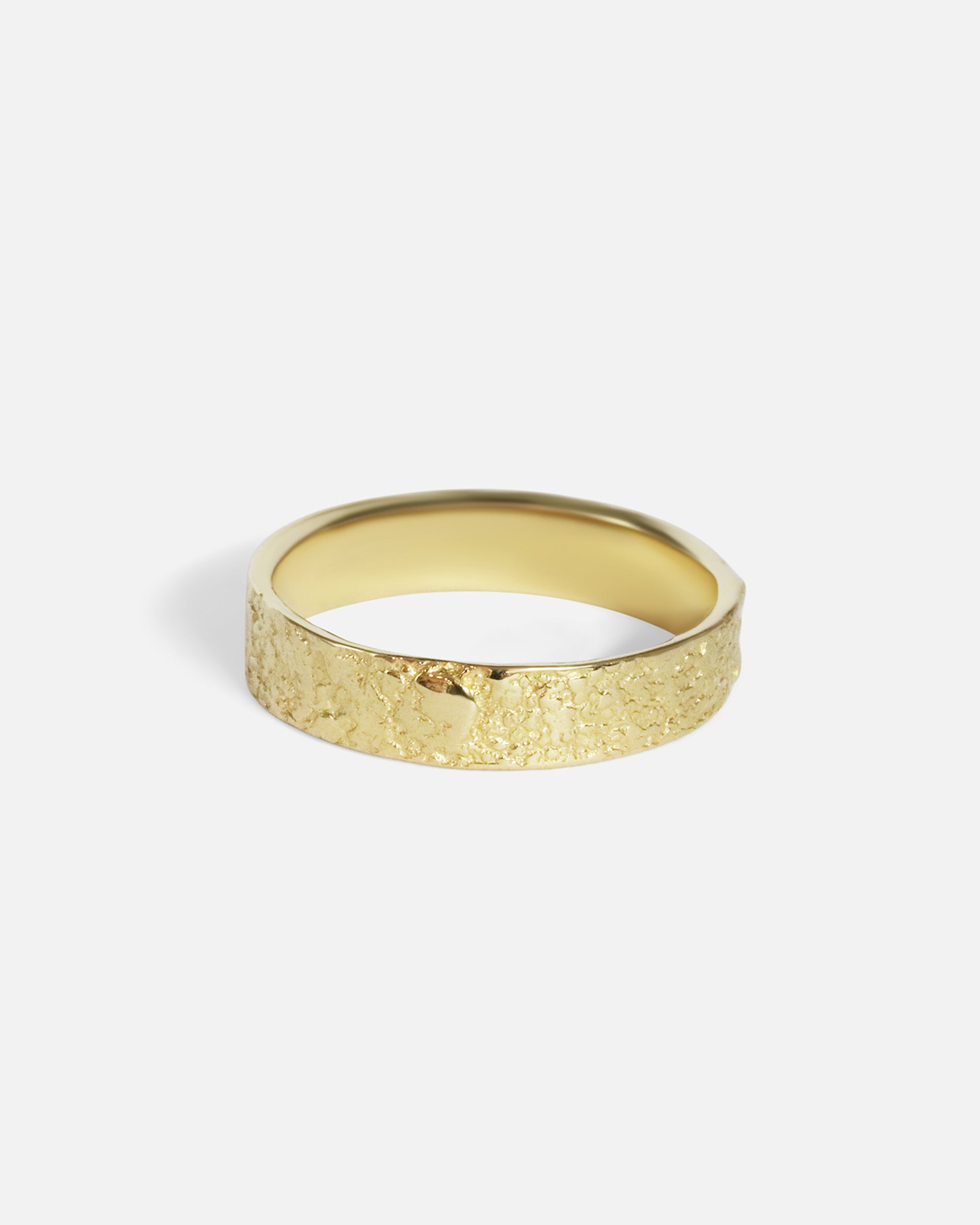 Side view of Petra Band in 14k yellow gold by Ides