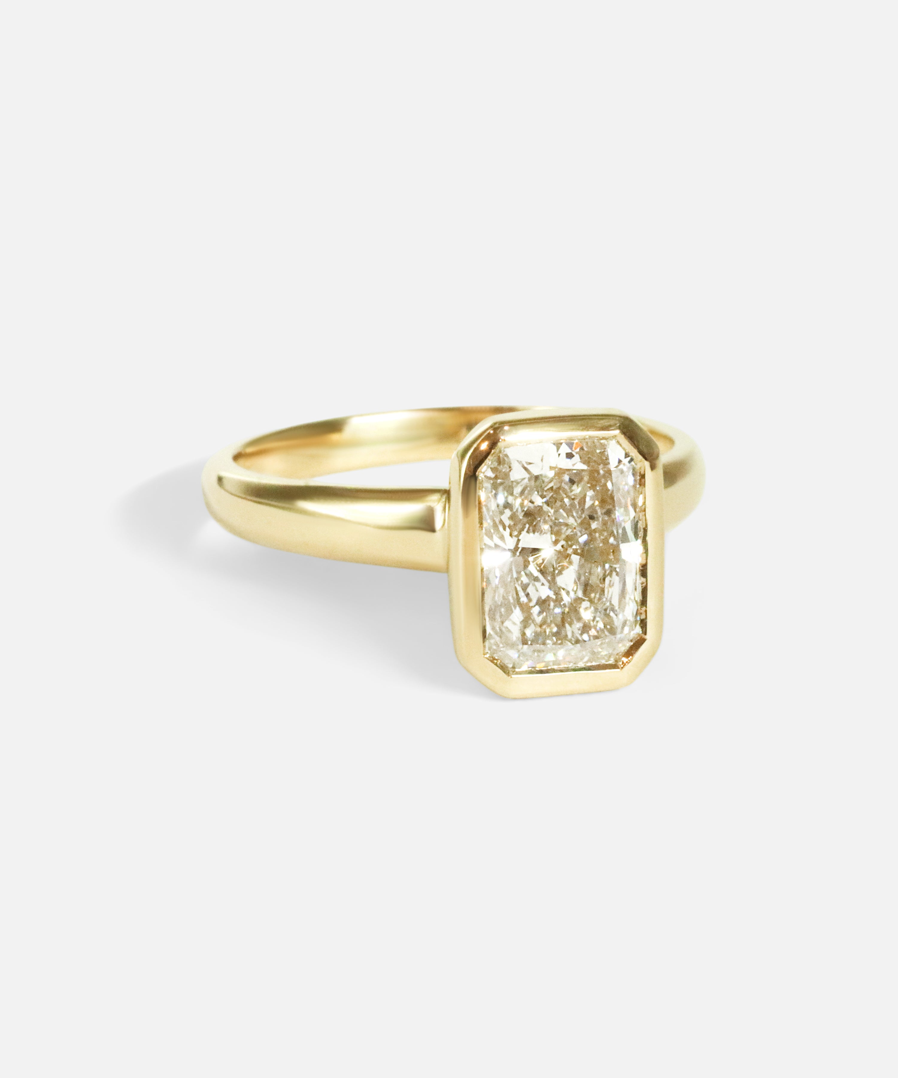 Angled view of Fractal Ring / 2ct Radiant Diamond by Joko