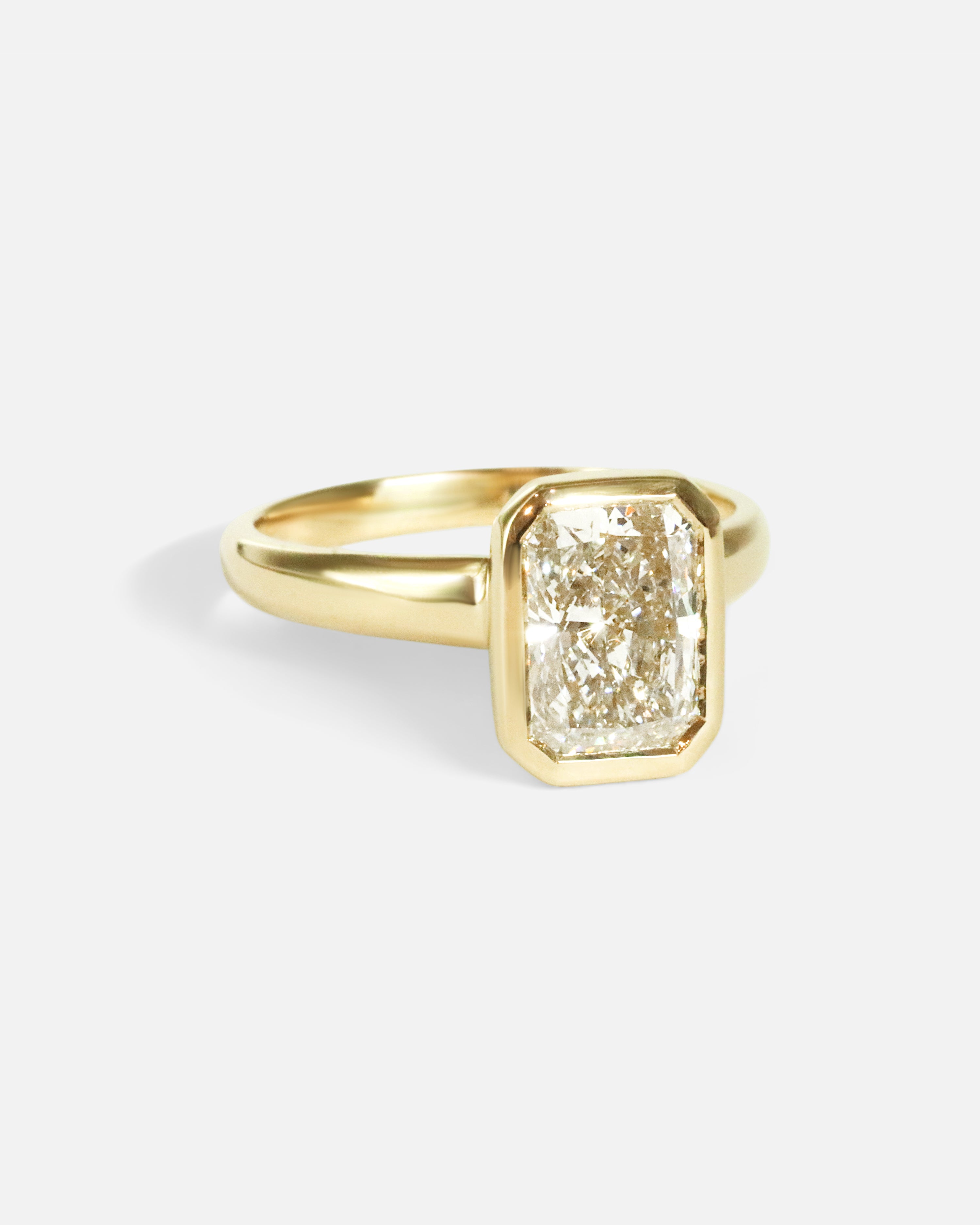 Angled view of Fractal Ring / 2ct Radiant Diamond by Joko