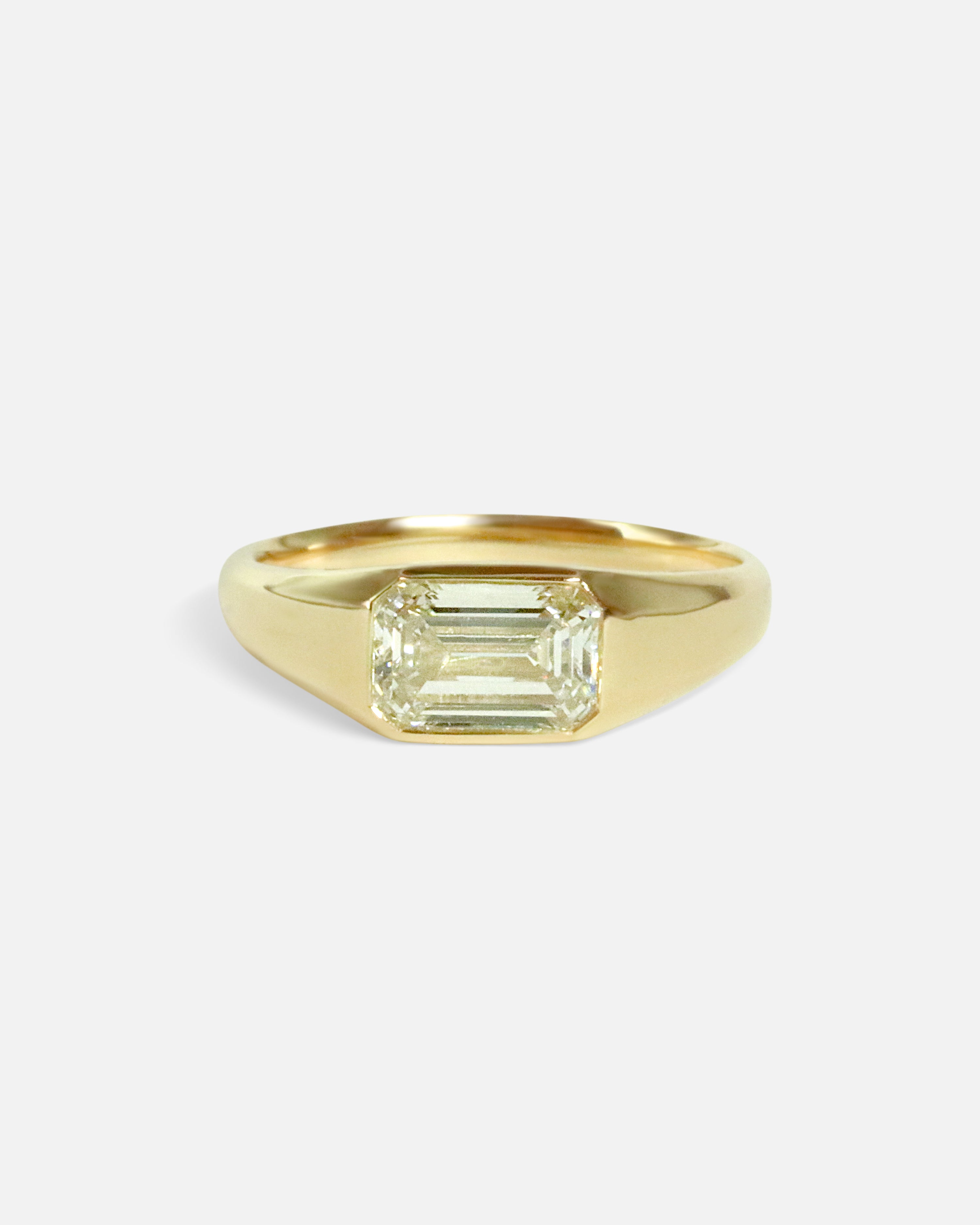 Front view of Hideo Ring by Joko