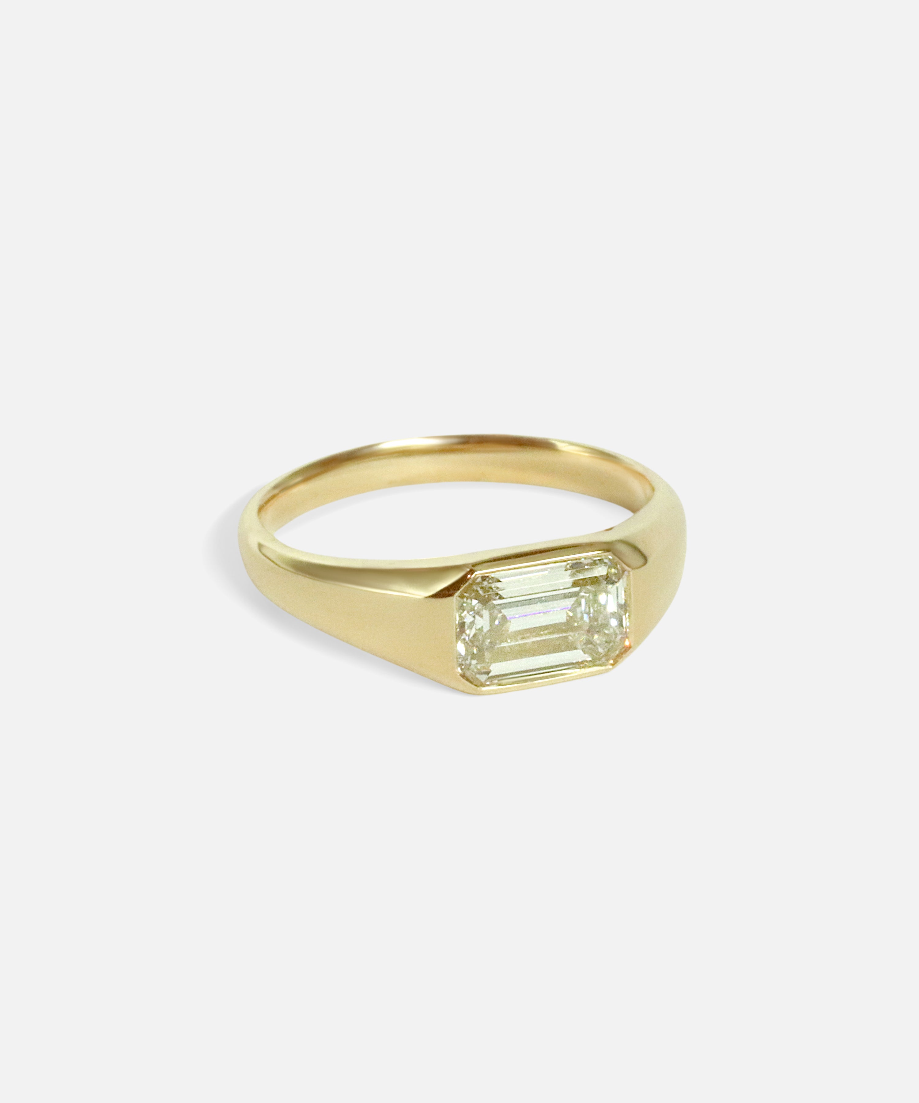 Side view of Hideo Ring by Joko