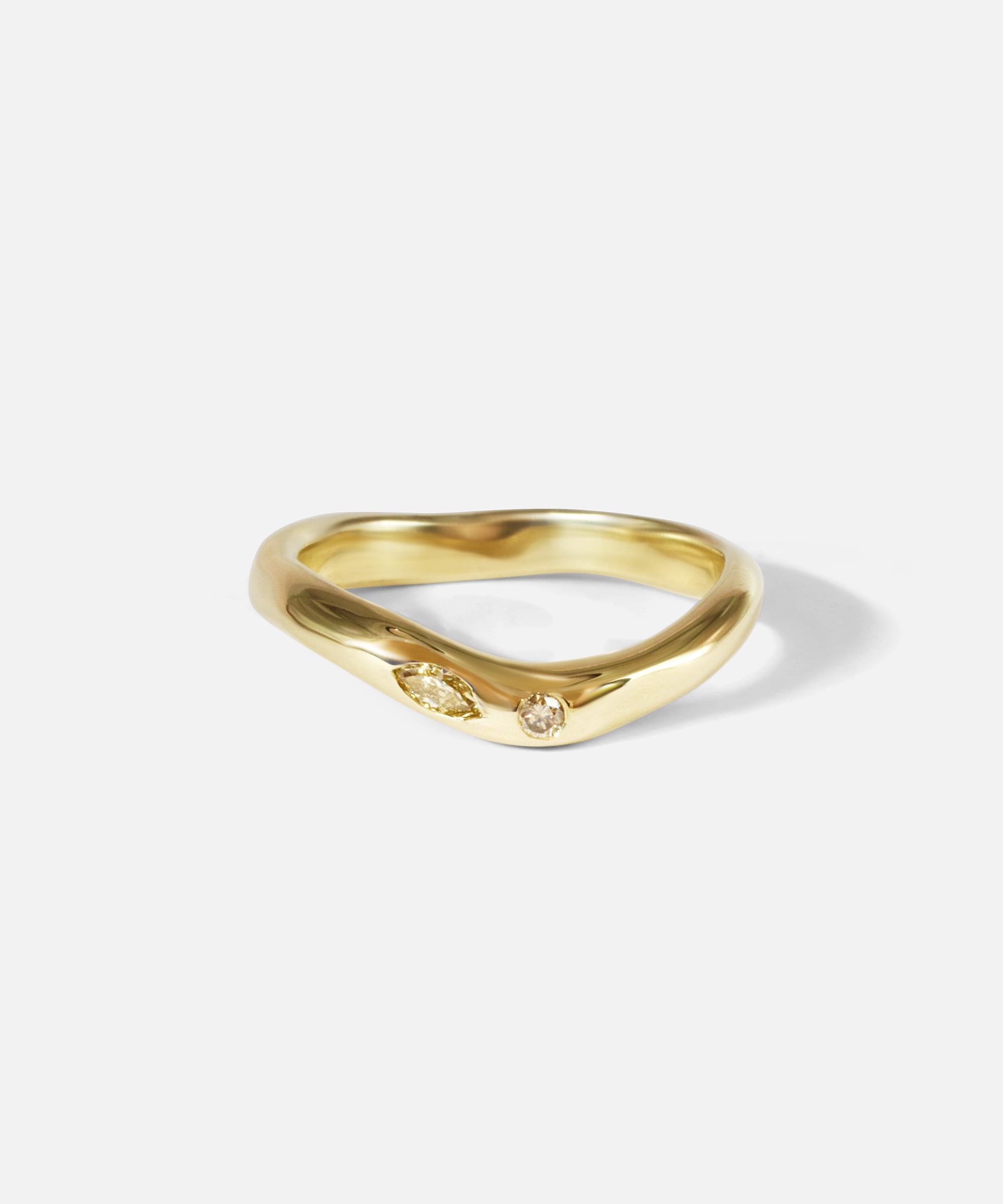 Front view of Root Curve Band / Champagne Diamonds