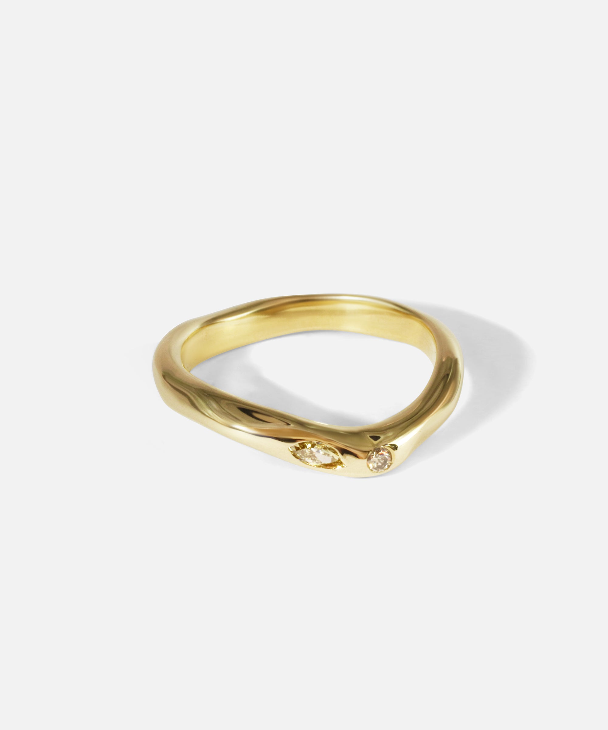 Side view of Root Curve Band / Champagne Diamonds