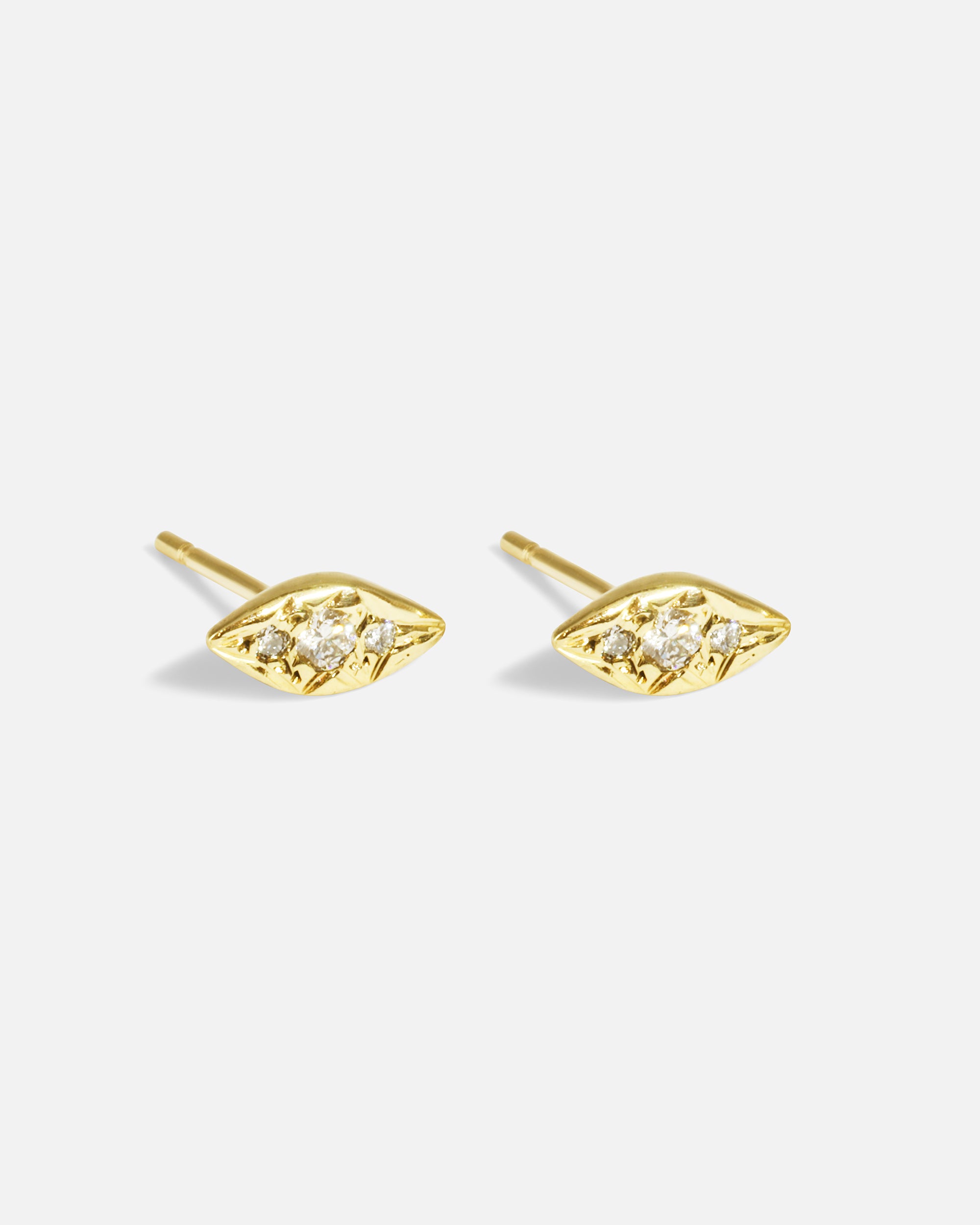 Side view of Diamond Kite / Studs by Nishi