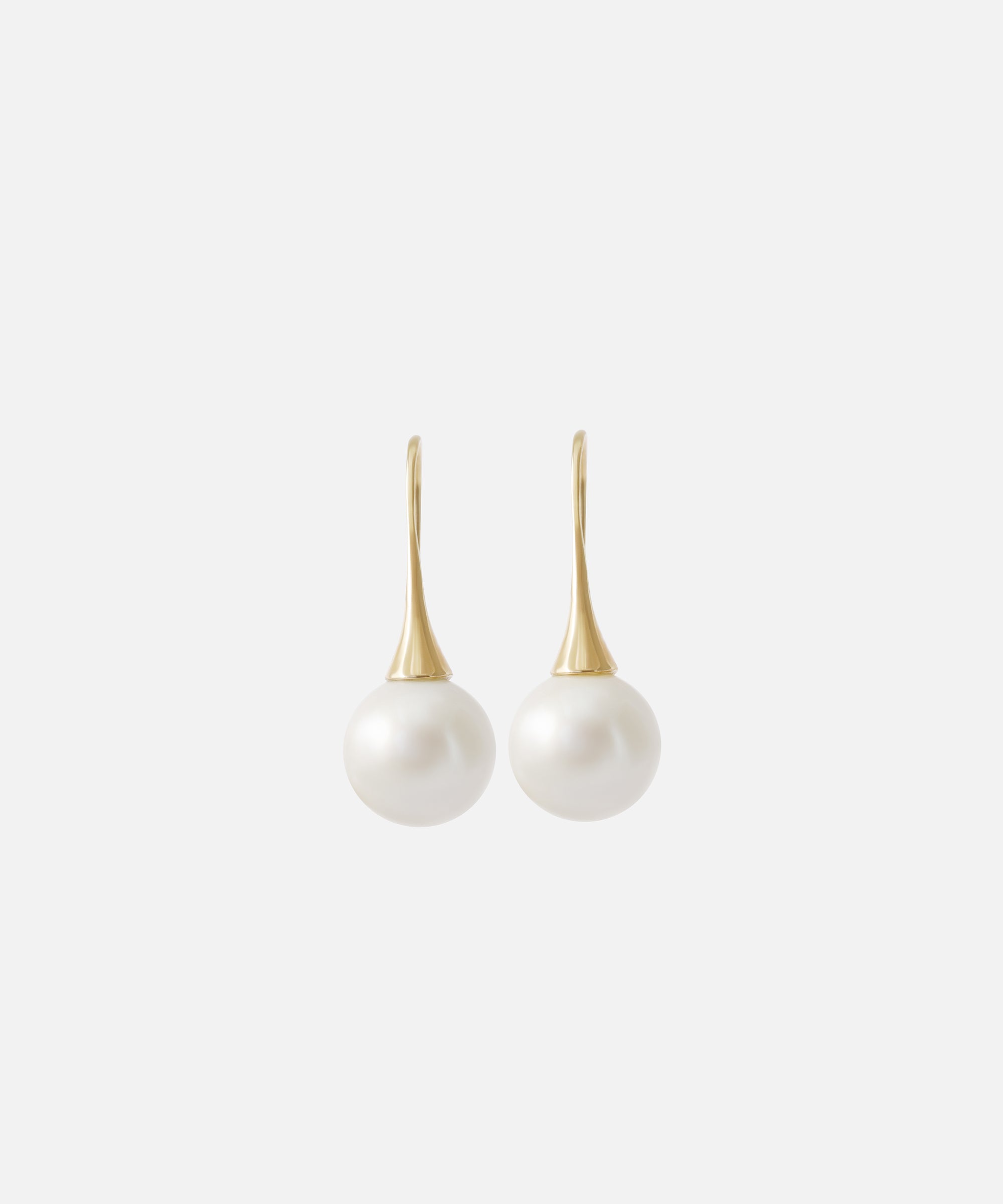 WeiWave / Solo Round Pearl Earrings By Ruoria