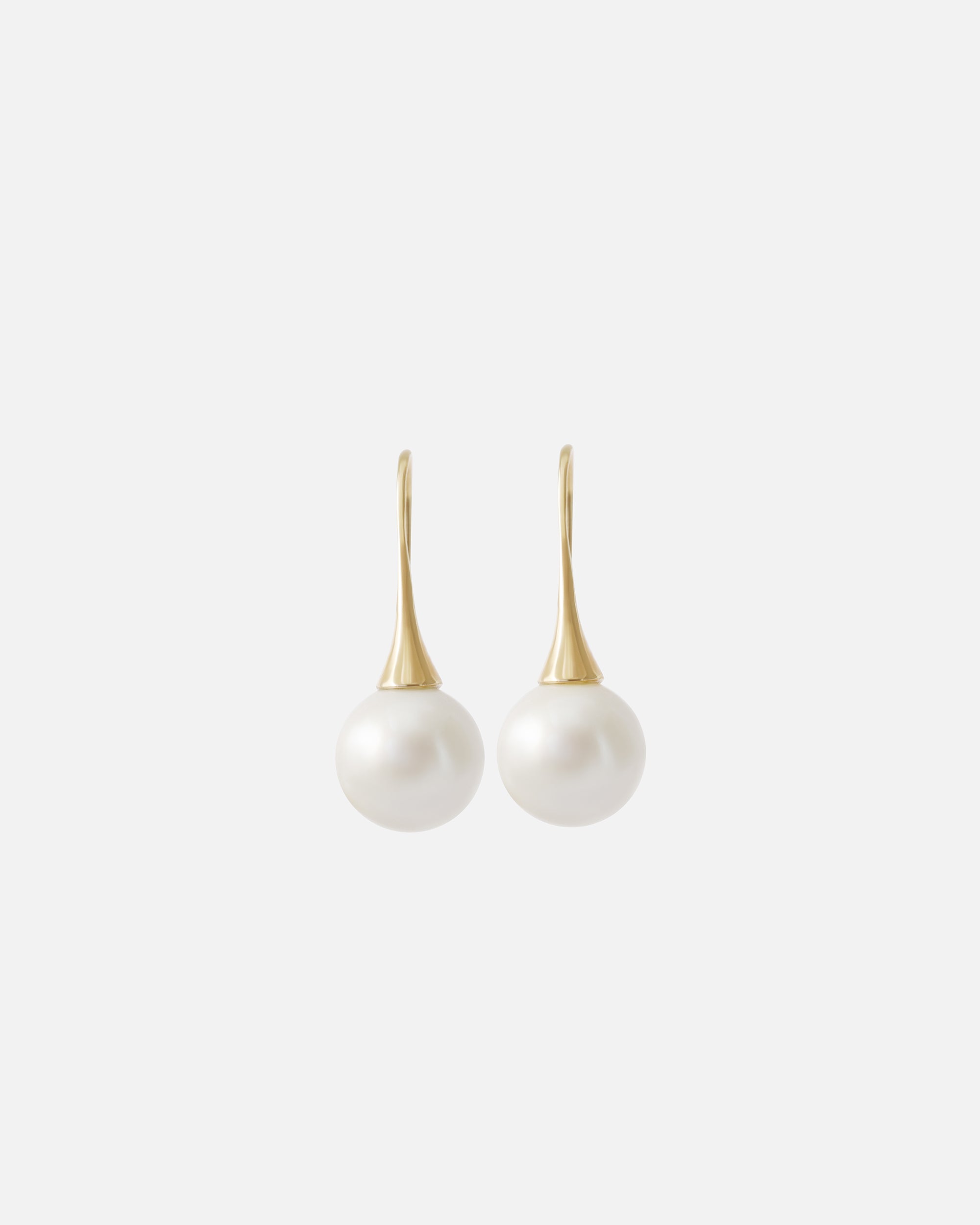 WeiWave / Solo Round Pearl Earrings By Ruoria