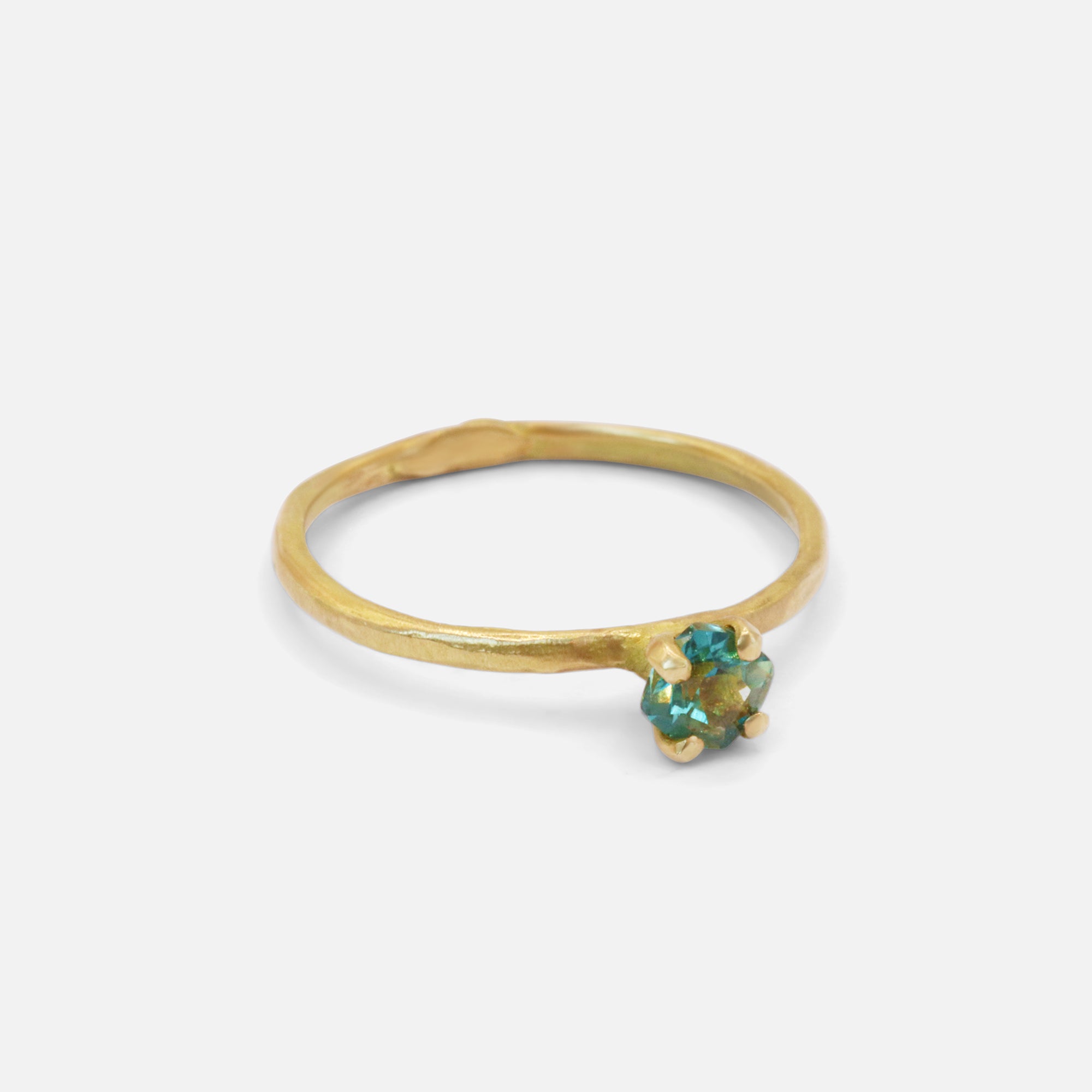 Side view of Stello / Green Sapphire Ring