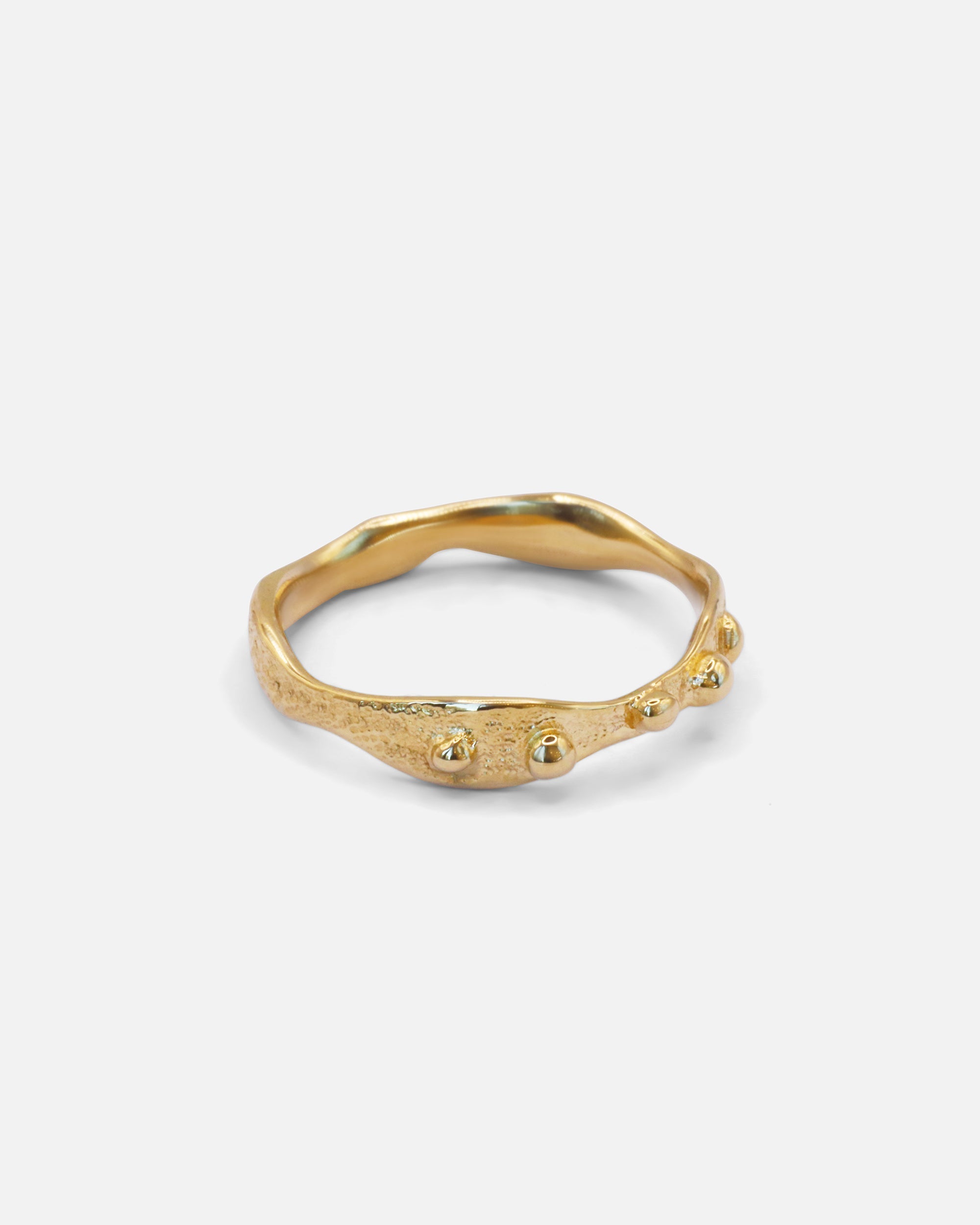 Side view of Daydreamer Band in 14k yellow gold