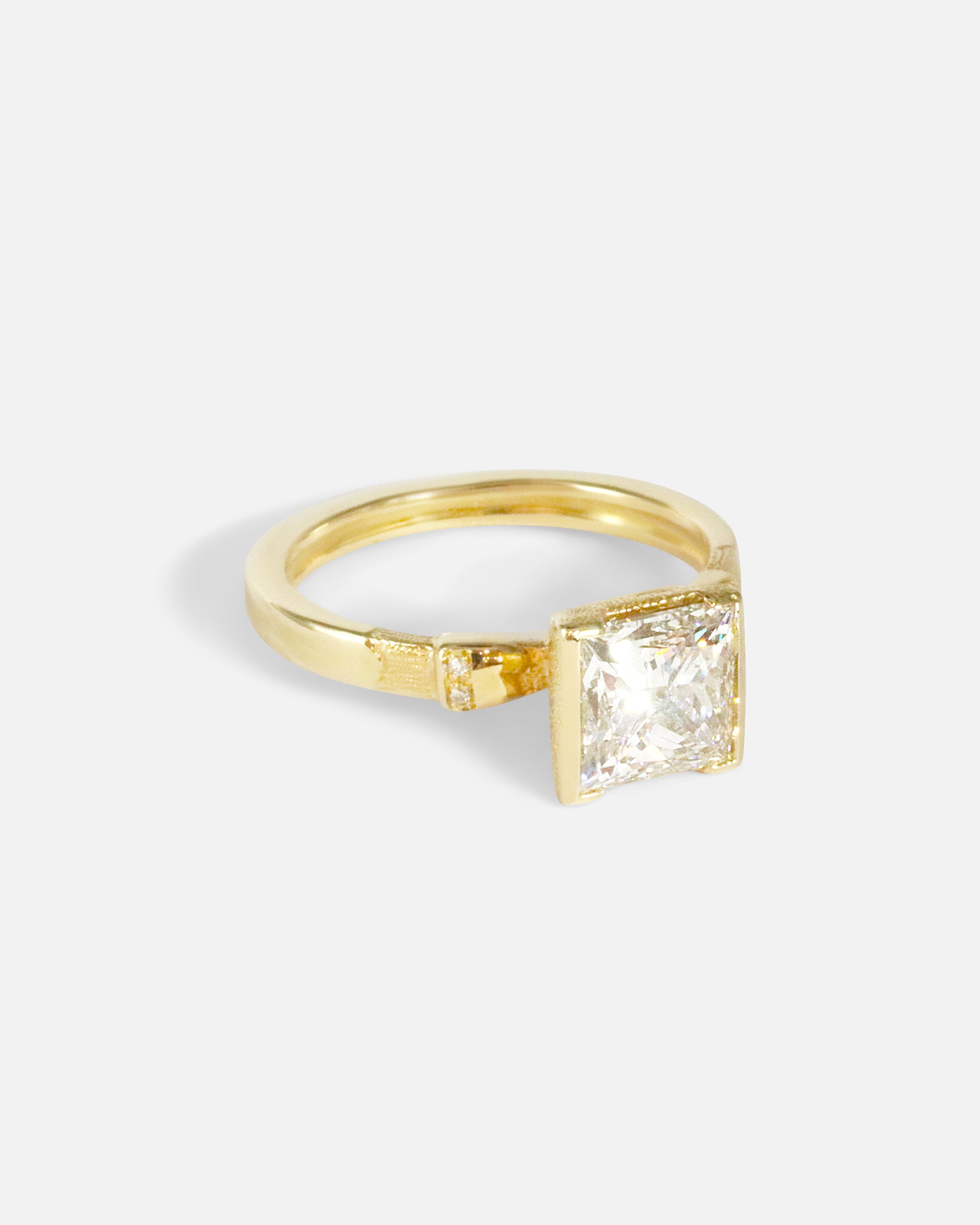 Side view of Cloudbeam / Diamond Ring by Young Sun Song