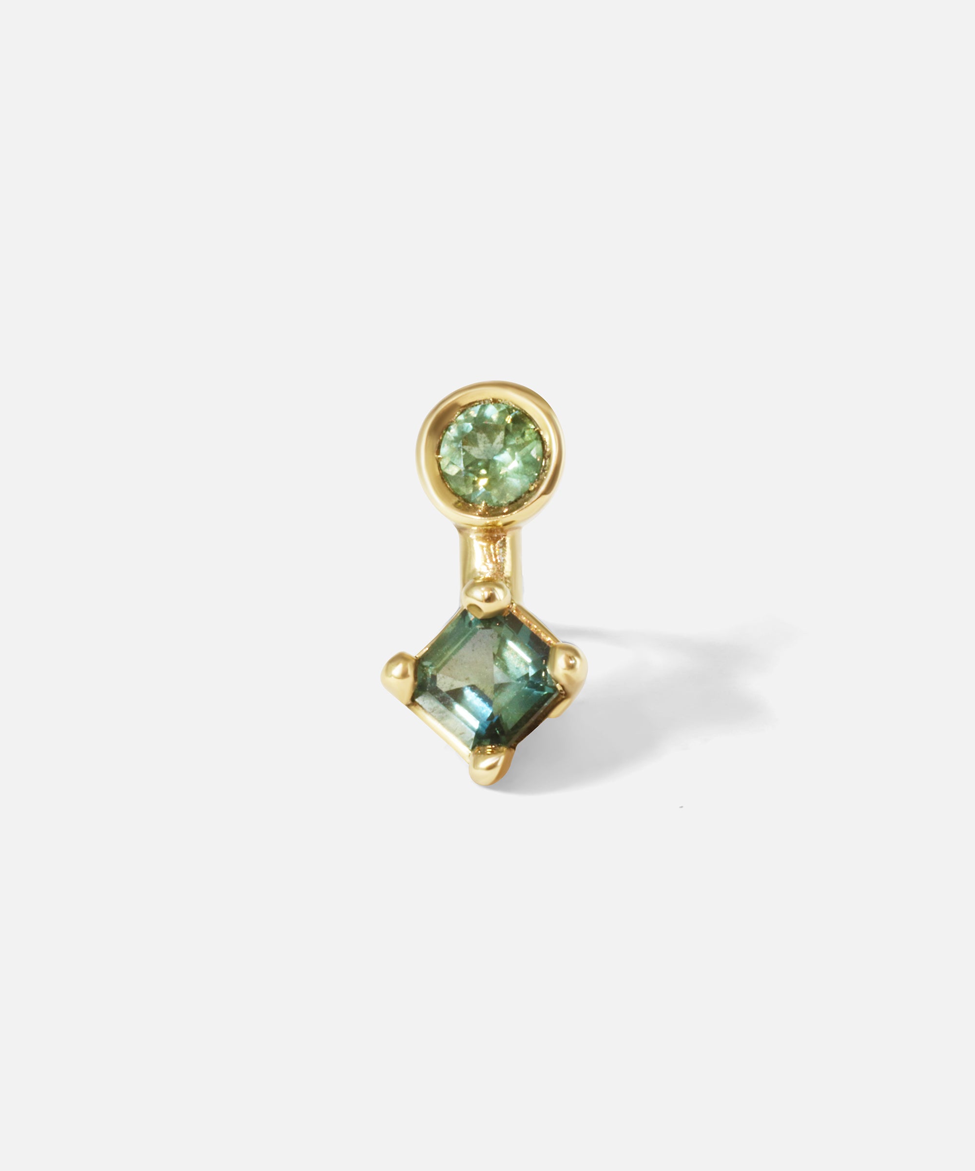 Front view of Canis Minor Sapphire Stud I