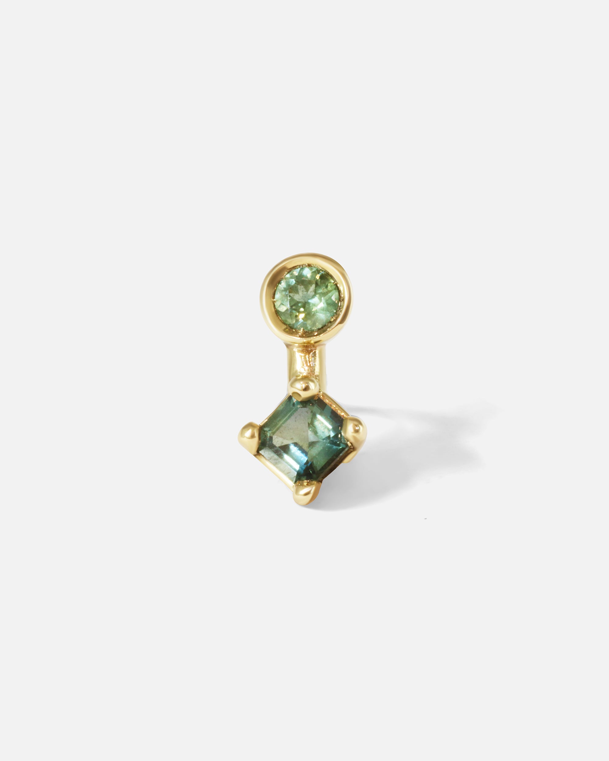 Front view of Canis Minor Sapphire Stud I