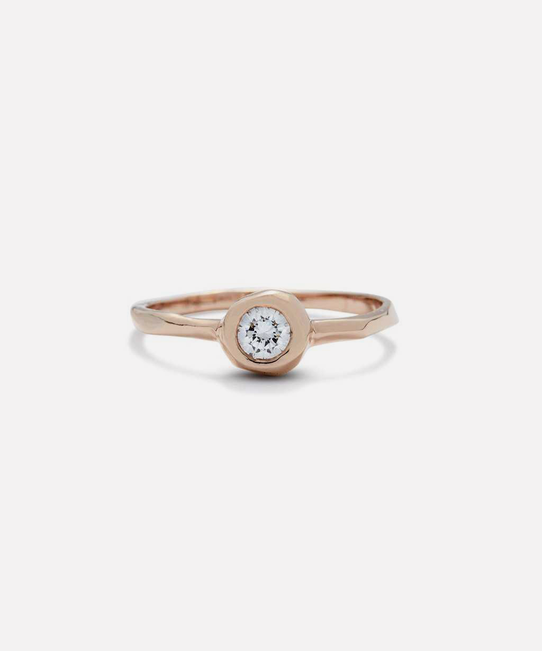 Front view of Pebble Ring / White Diamond
