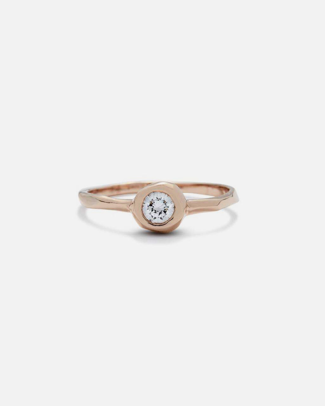 Front view of Pebble Ring / White Diamond