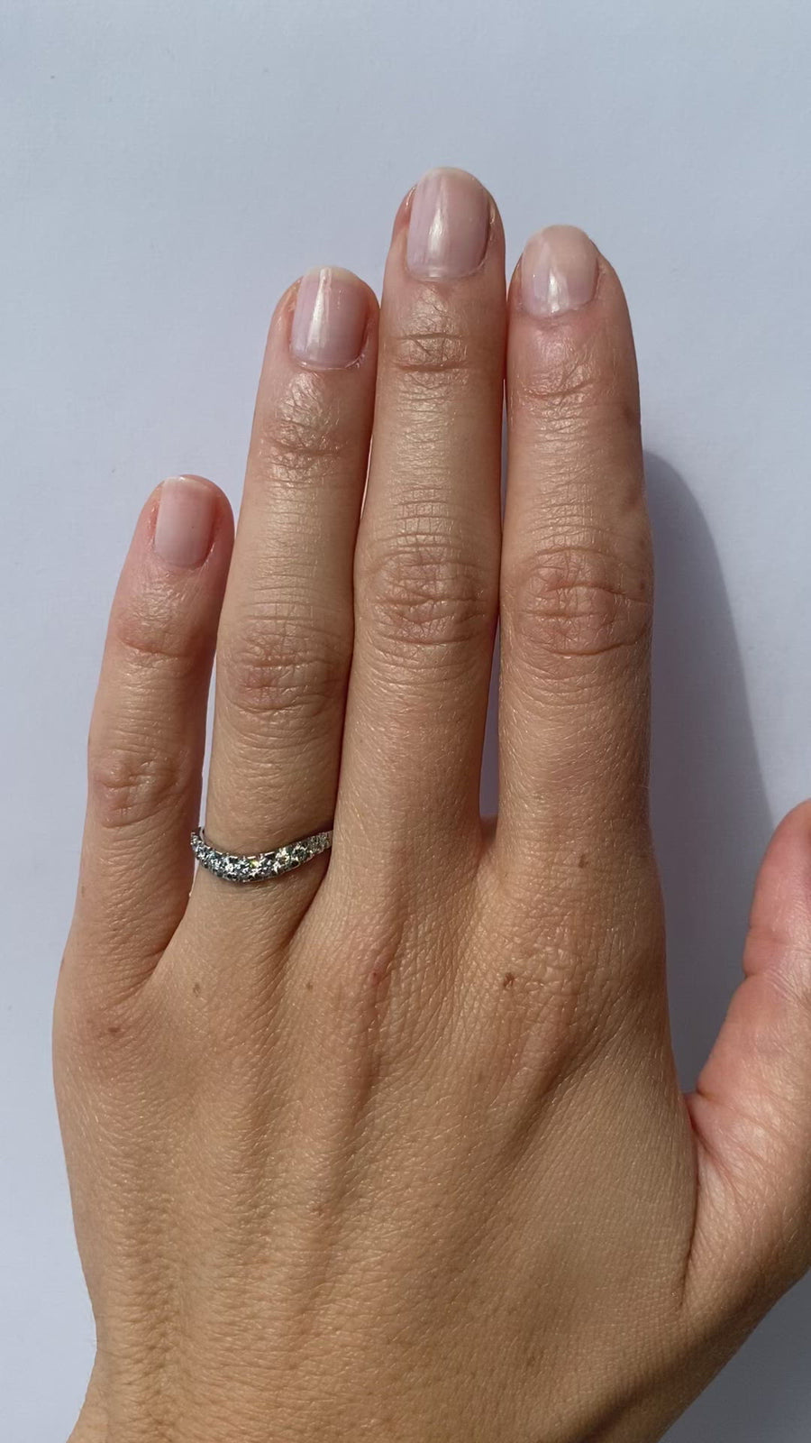 Curved Band / White Diamonds