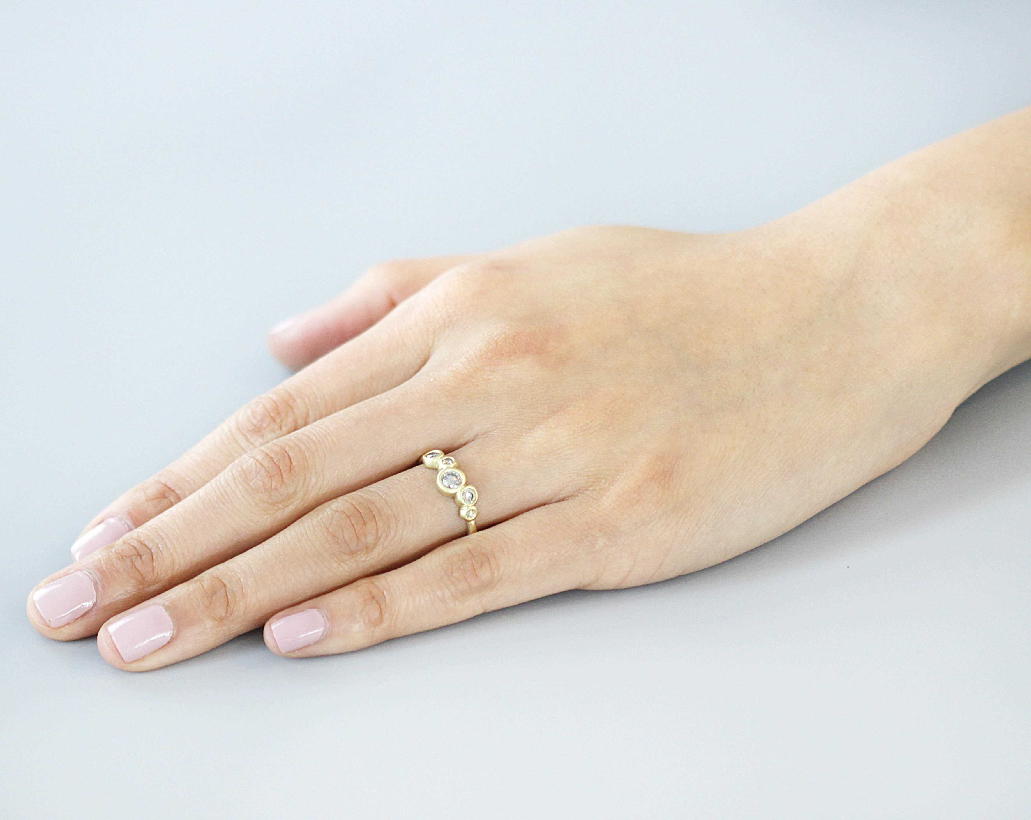 Bubble 1 / White Diamond Ring By Hiroyo