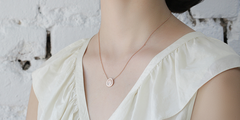 Leaf / Large Rose Gold + Diamonds Pendant By Hiroyo