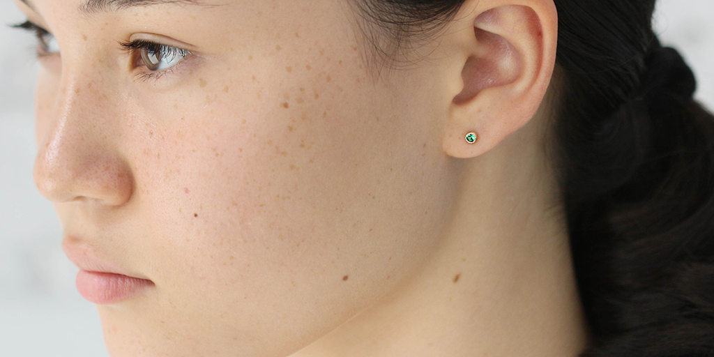 Melee Ball / Emerald Studs By Hiroyo in earrings Category