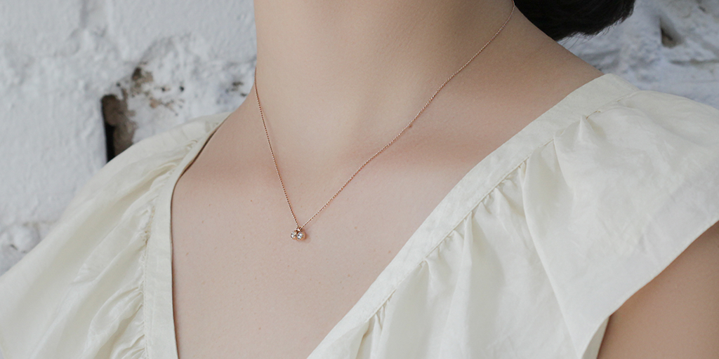 Melee 10 / Double White Diamonds Pendant By Hiroyo