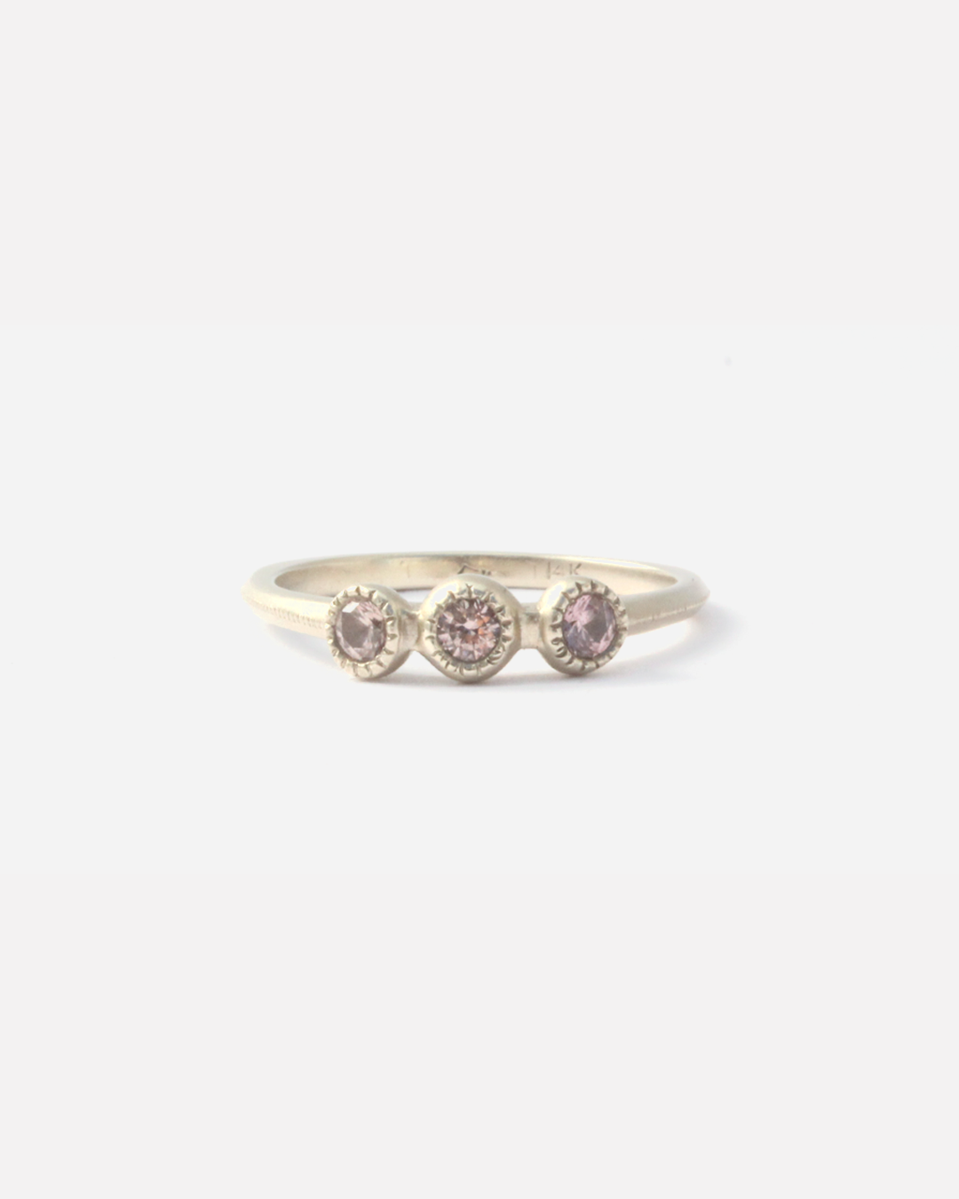 Melee 9 / Small Malaya Garnet By Hiroyo