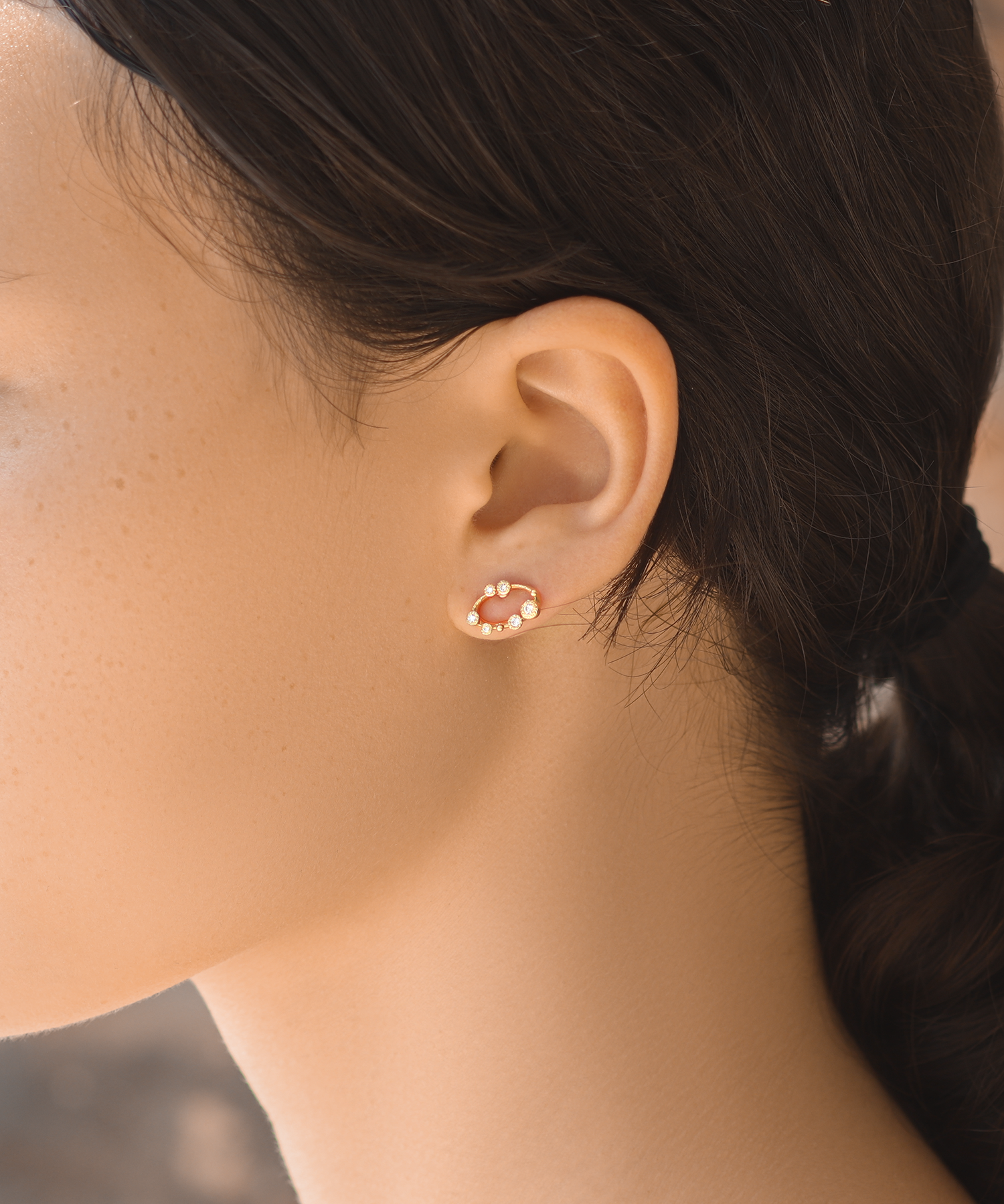 Melee 66 Studs / White Diamonds By Hiroyo