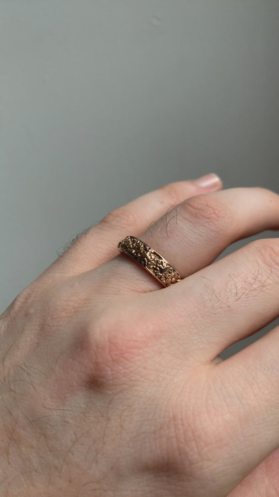 Model wears Rose Garden Band in 18k rose gold on ring finger
