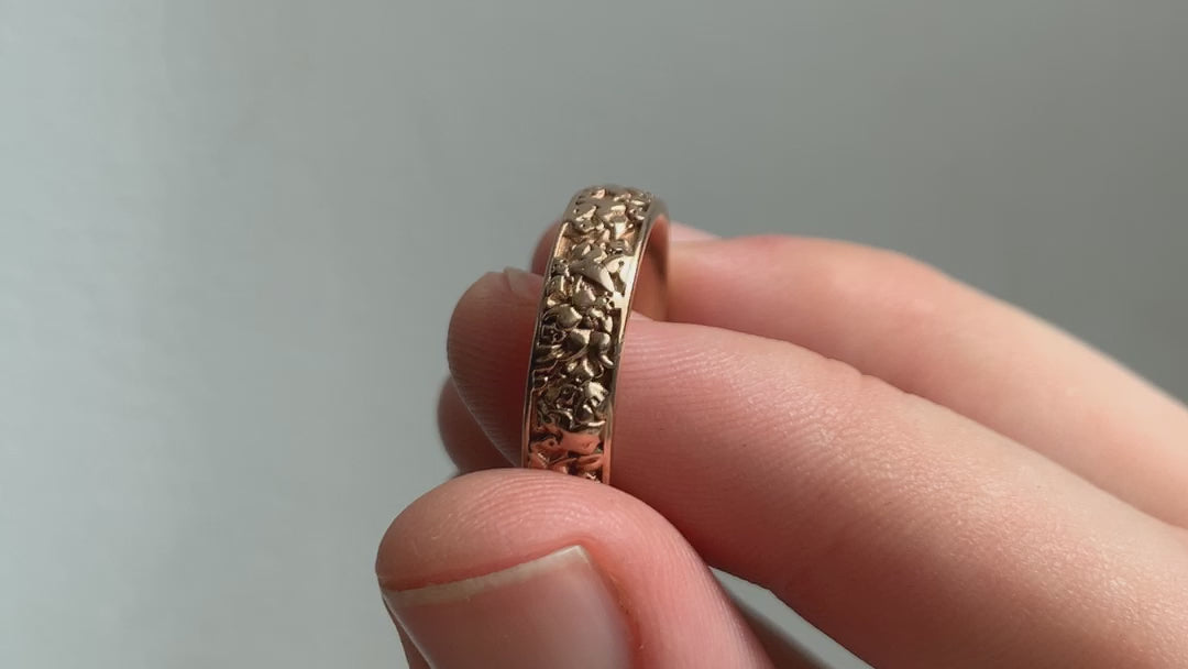 Model shows different angles of Rose Garden Band in 18k rose gold